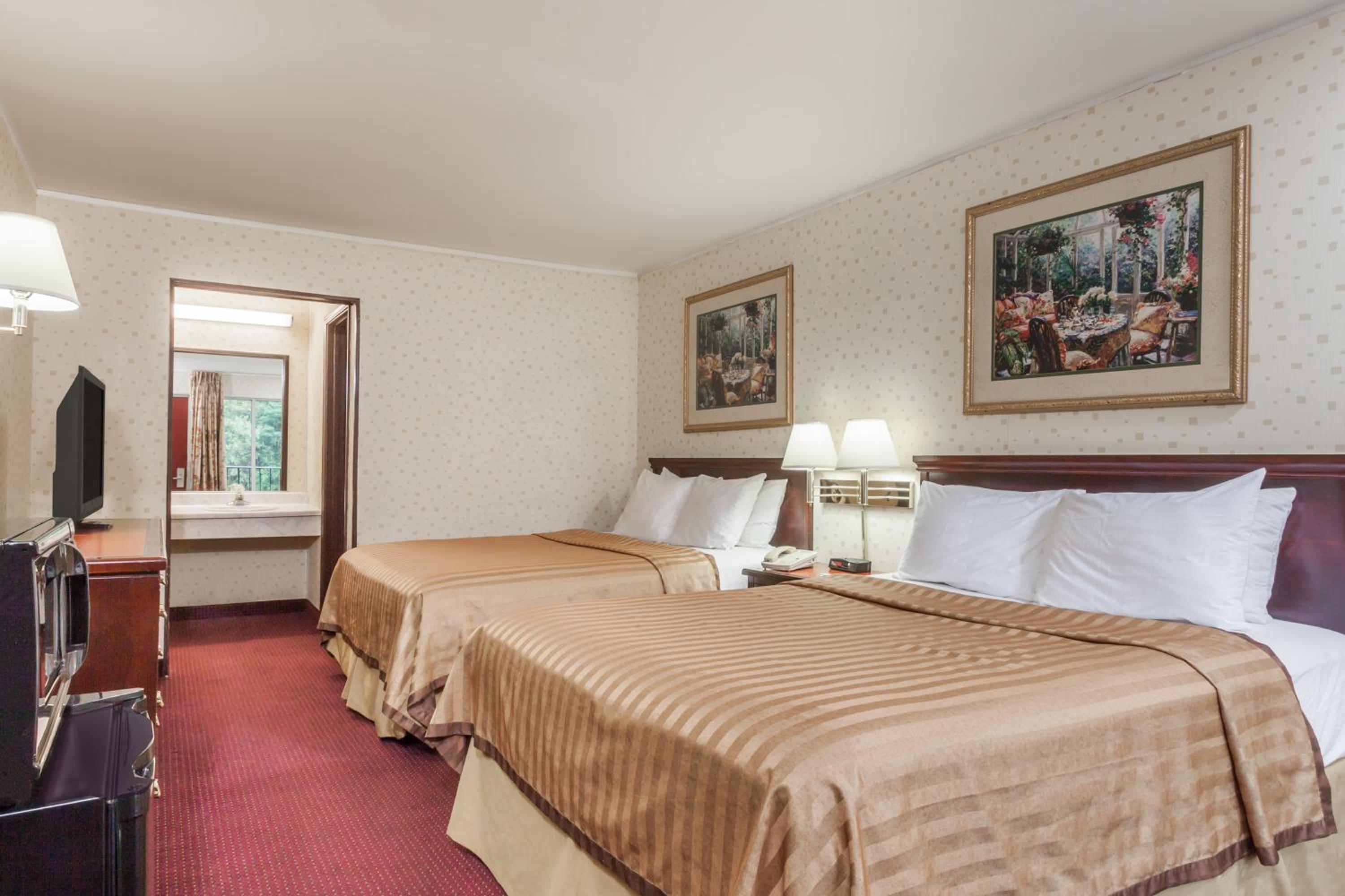 Double Room with Two Double Beds - Disability Access - Non-Smoking - Photo 7