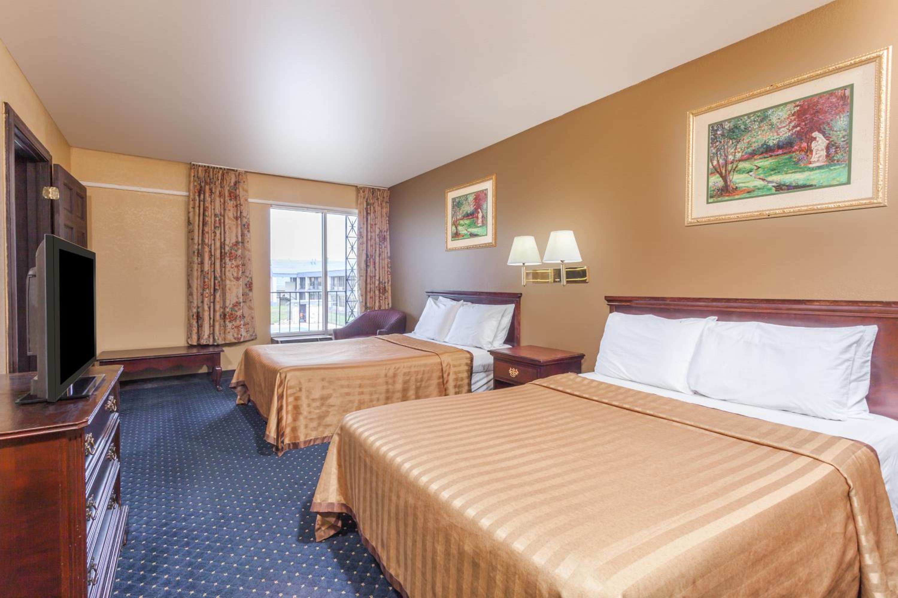 Double Room with Two Double Beds - Disability Access - Non-Smoking - Photo 2