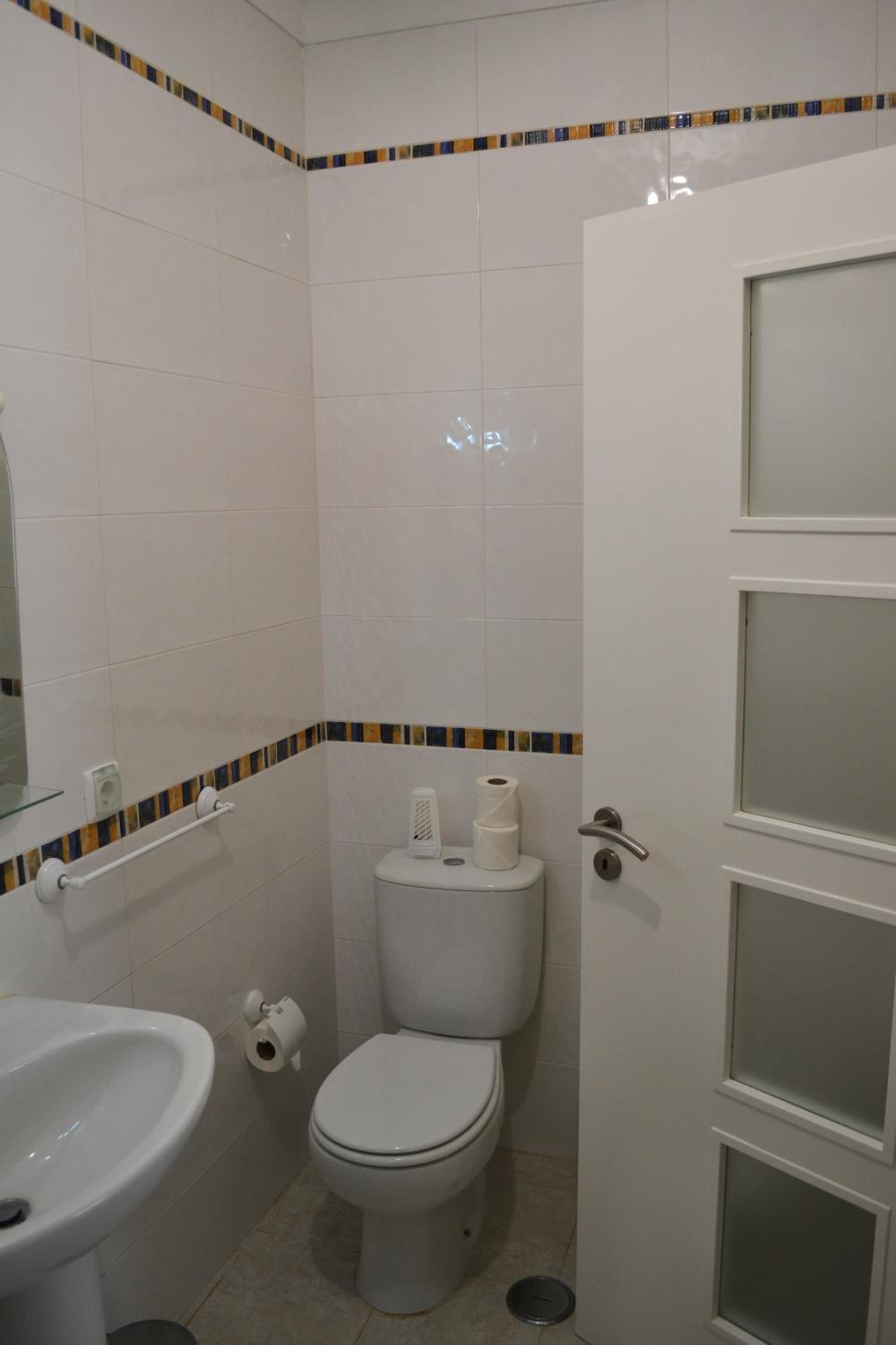 Twin Room - Photo 4