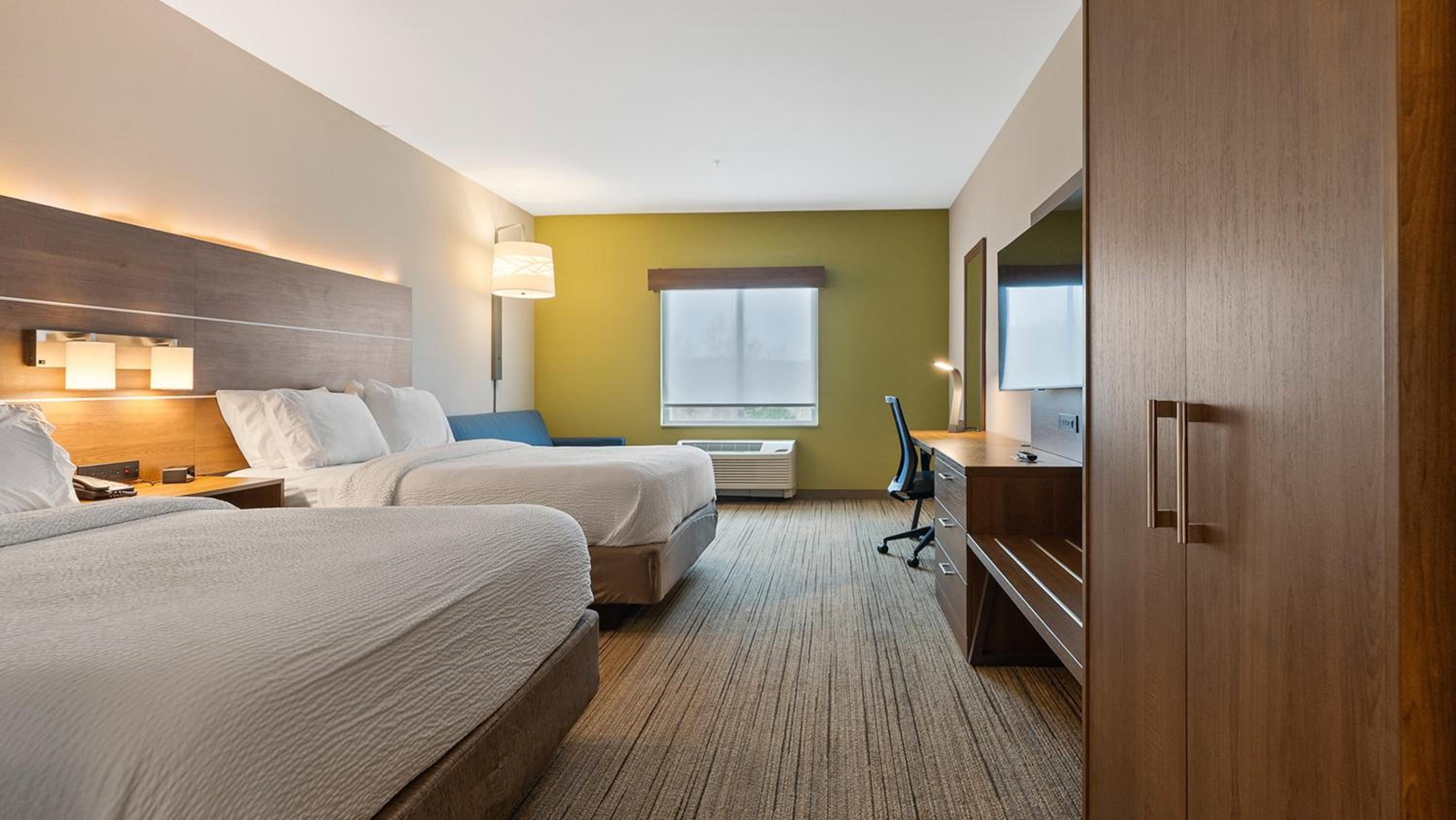 Queen Suite with Two Queen Beds