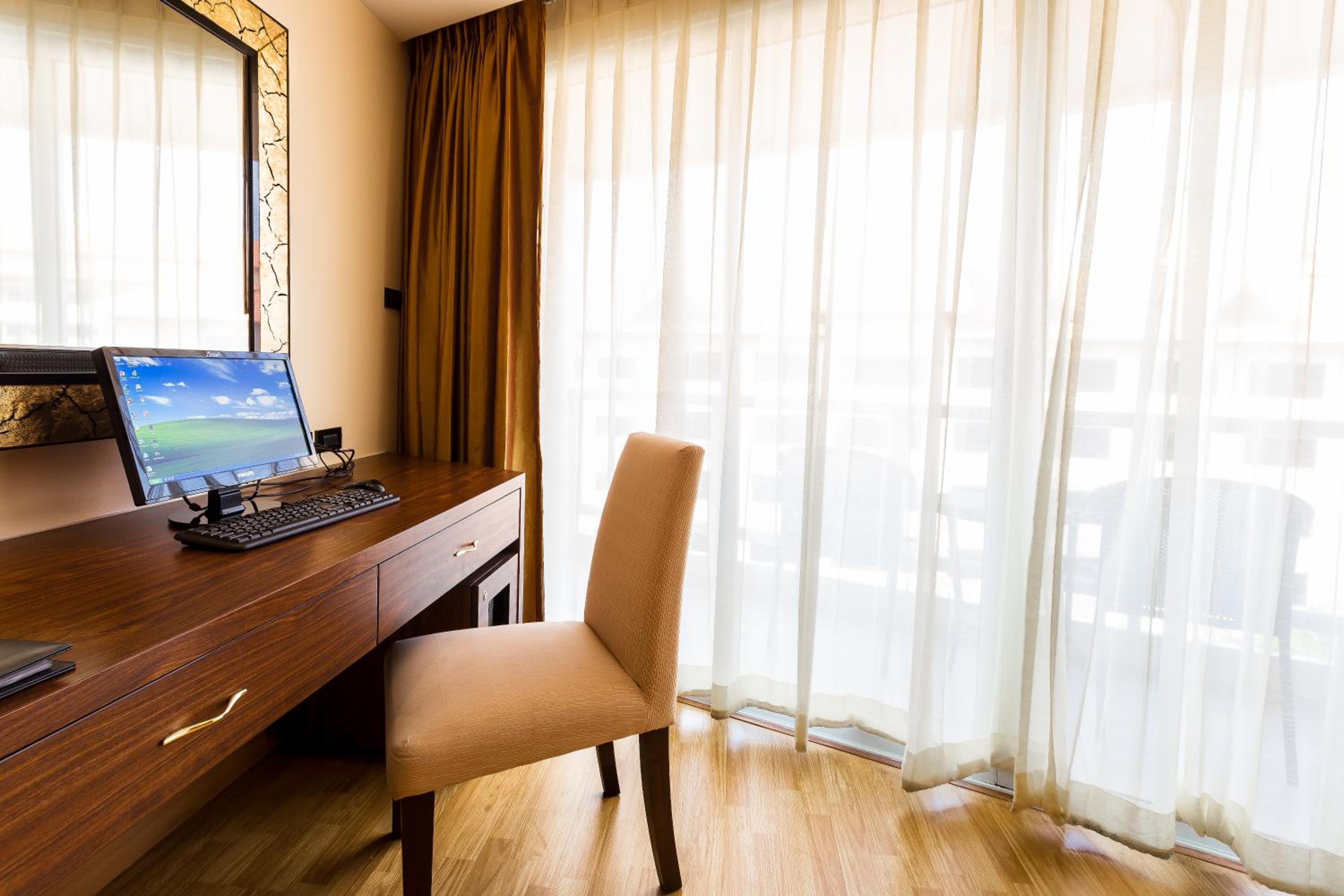 Deluxe Double Room - Photo 10