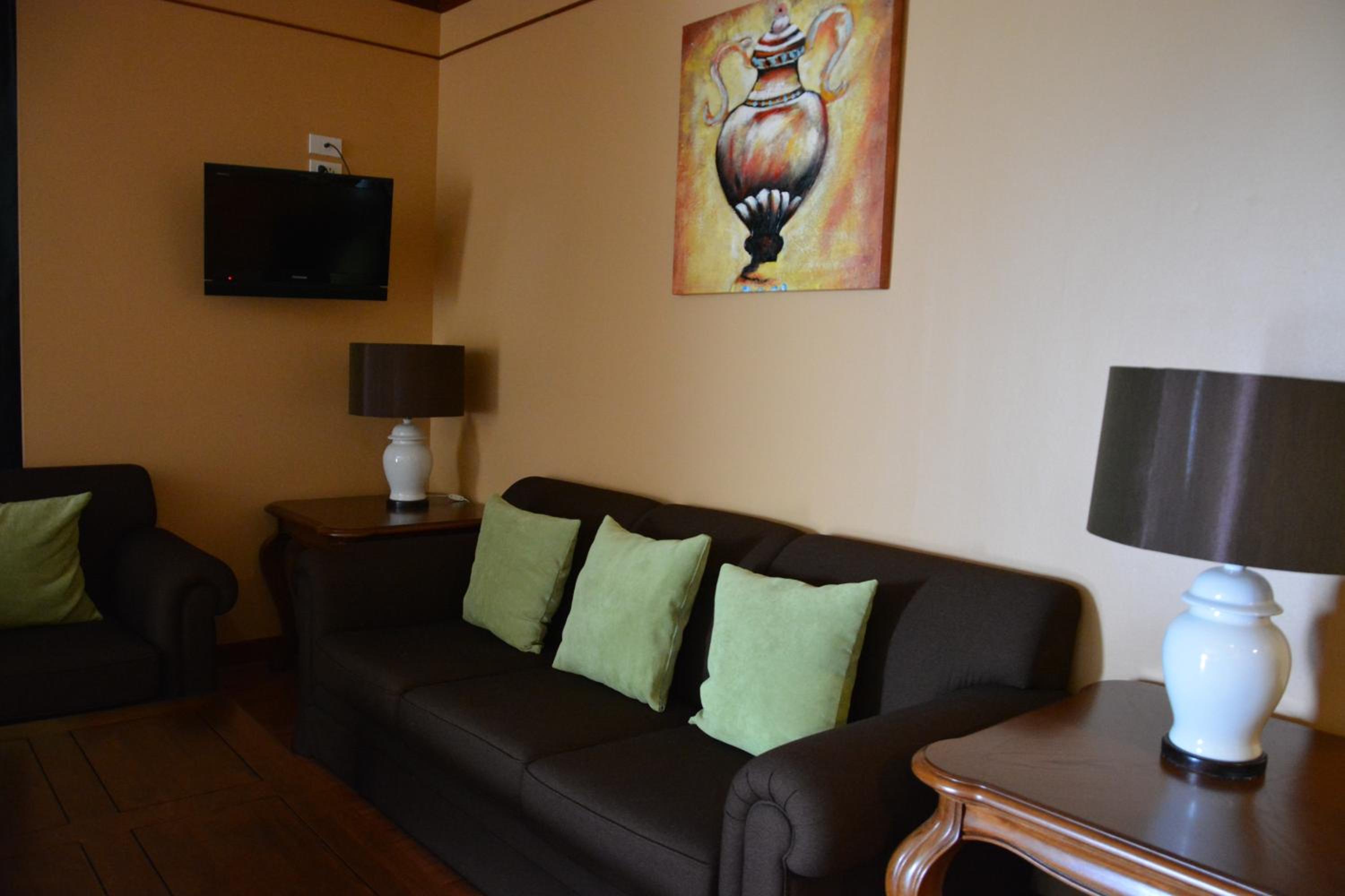 Junior King Suite photo 2