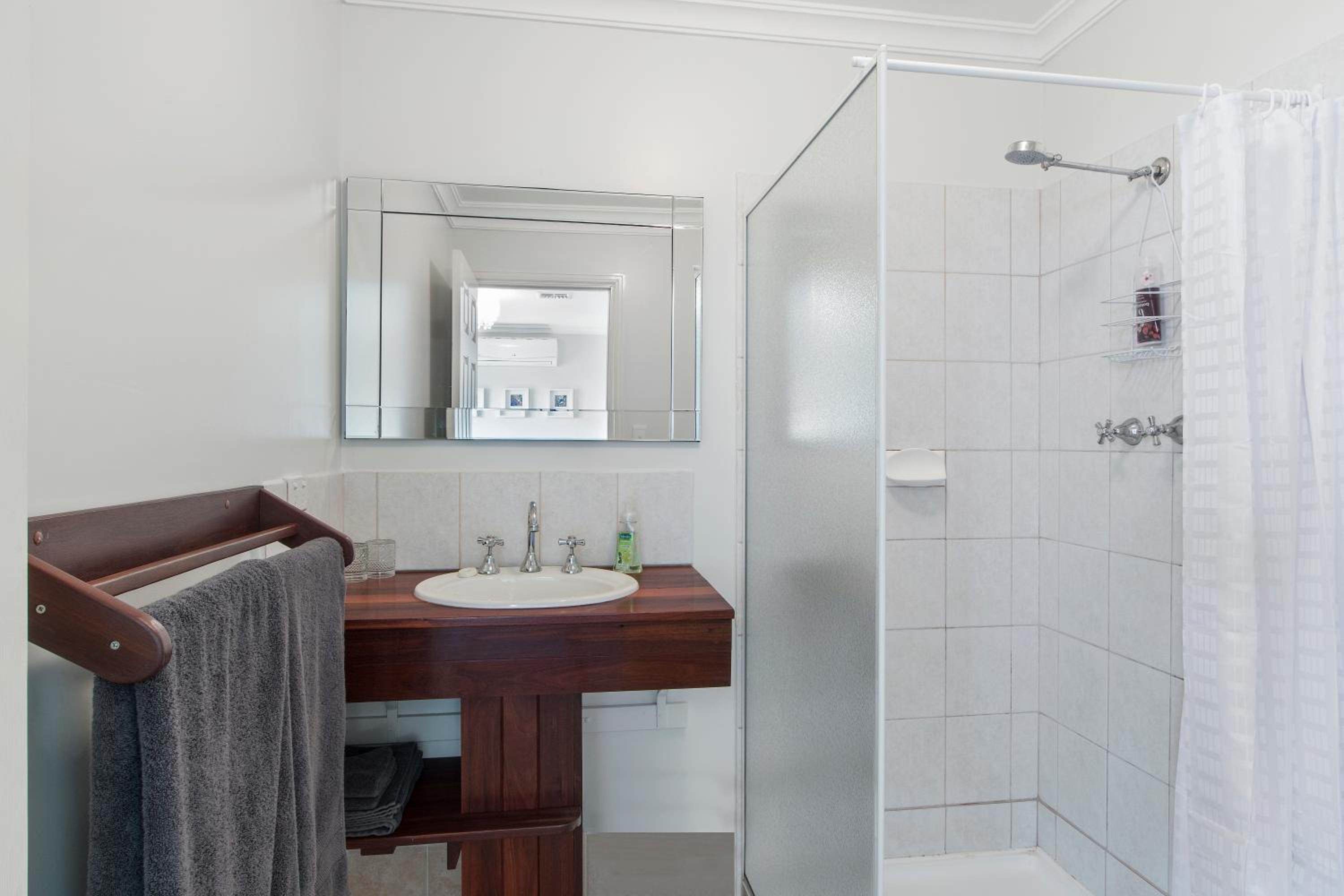 King Room with Balcony and En Suite Bathroom photo 2