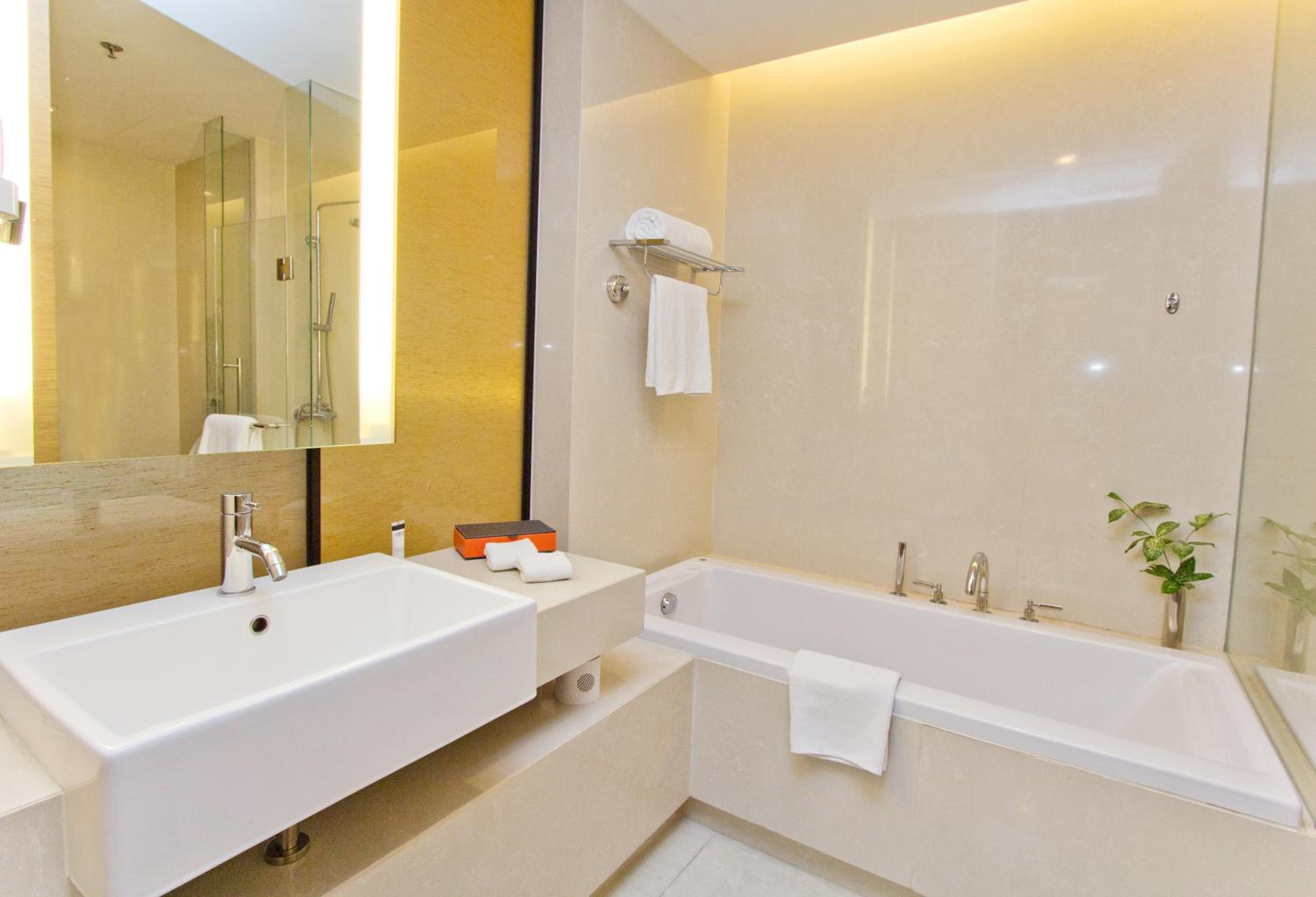 Superior Double Room thumbnail 5