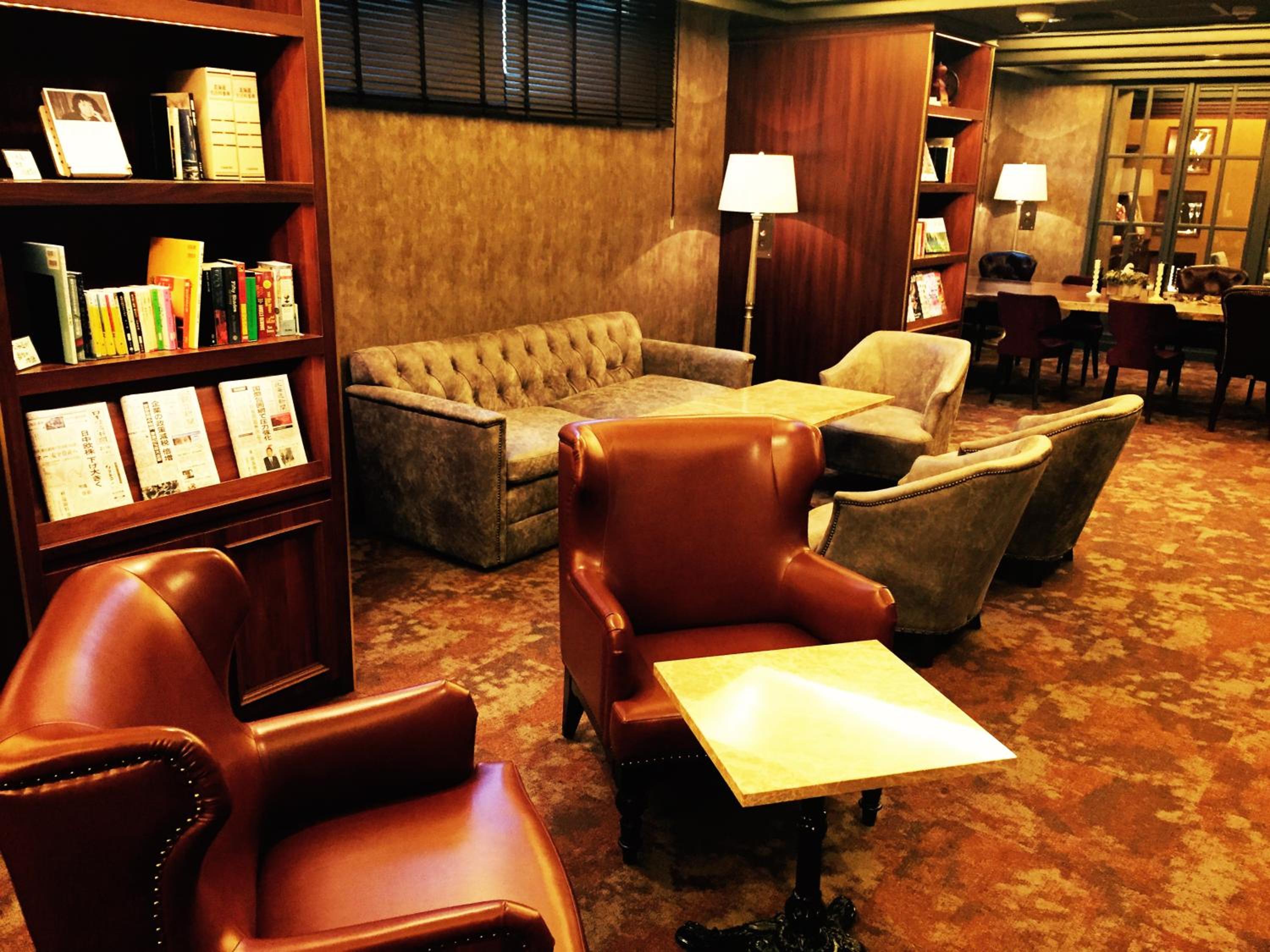 Deluxe King Room - Non-Smoking photo 3