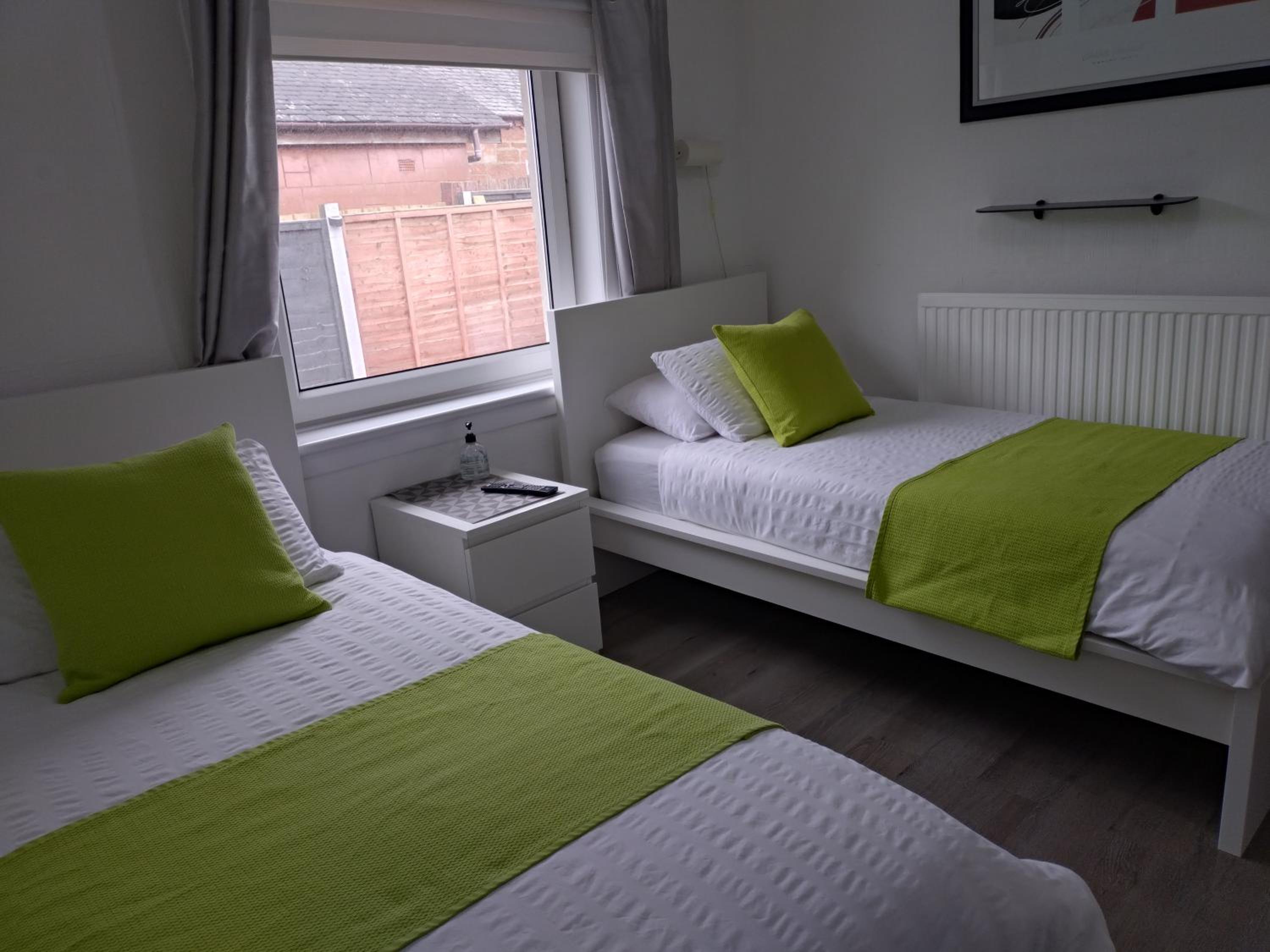 Twin Room with Private Bathroom photo 2