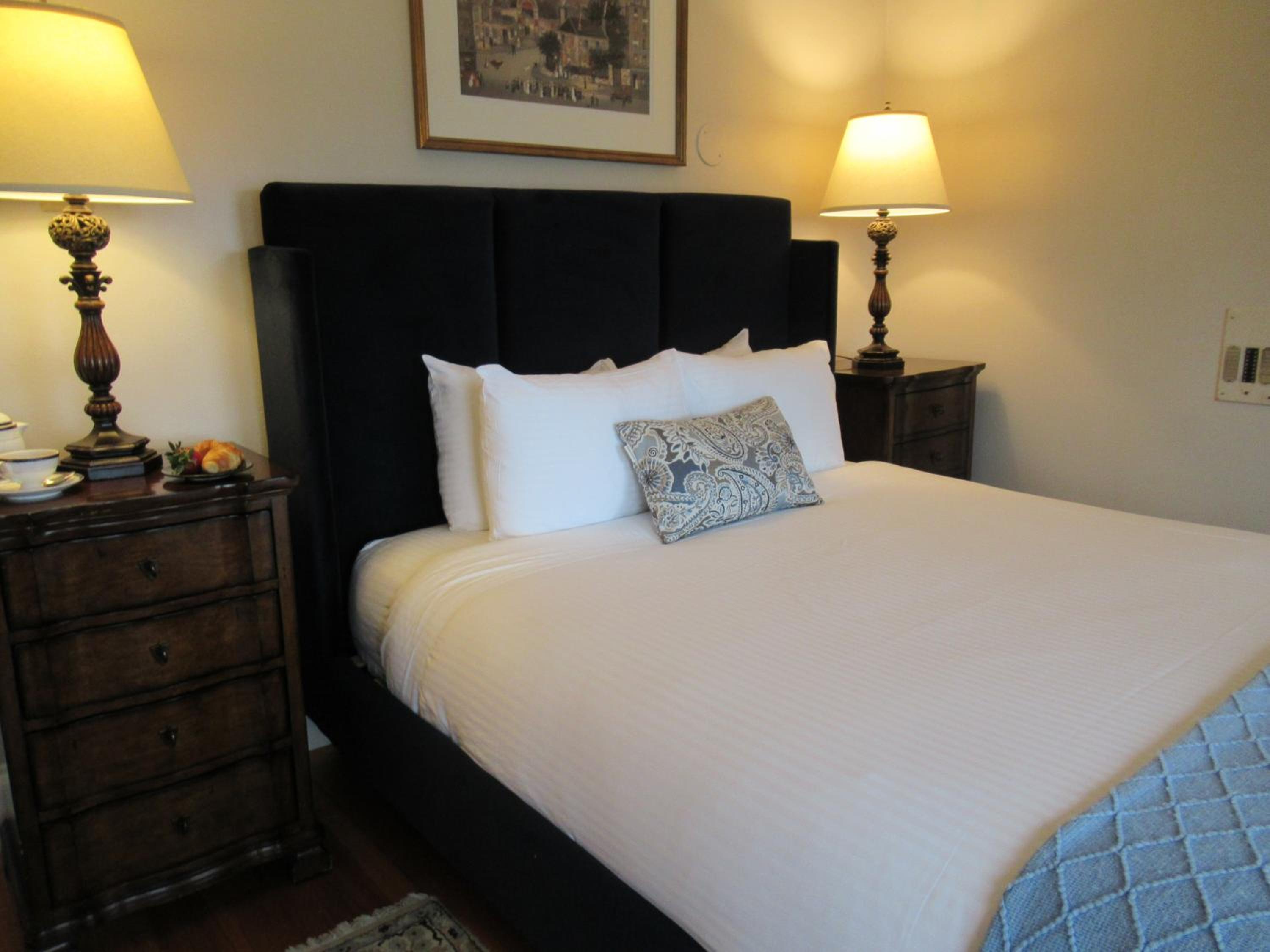 Standard Queen Room photo 2