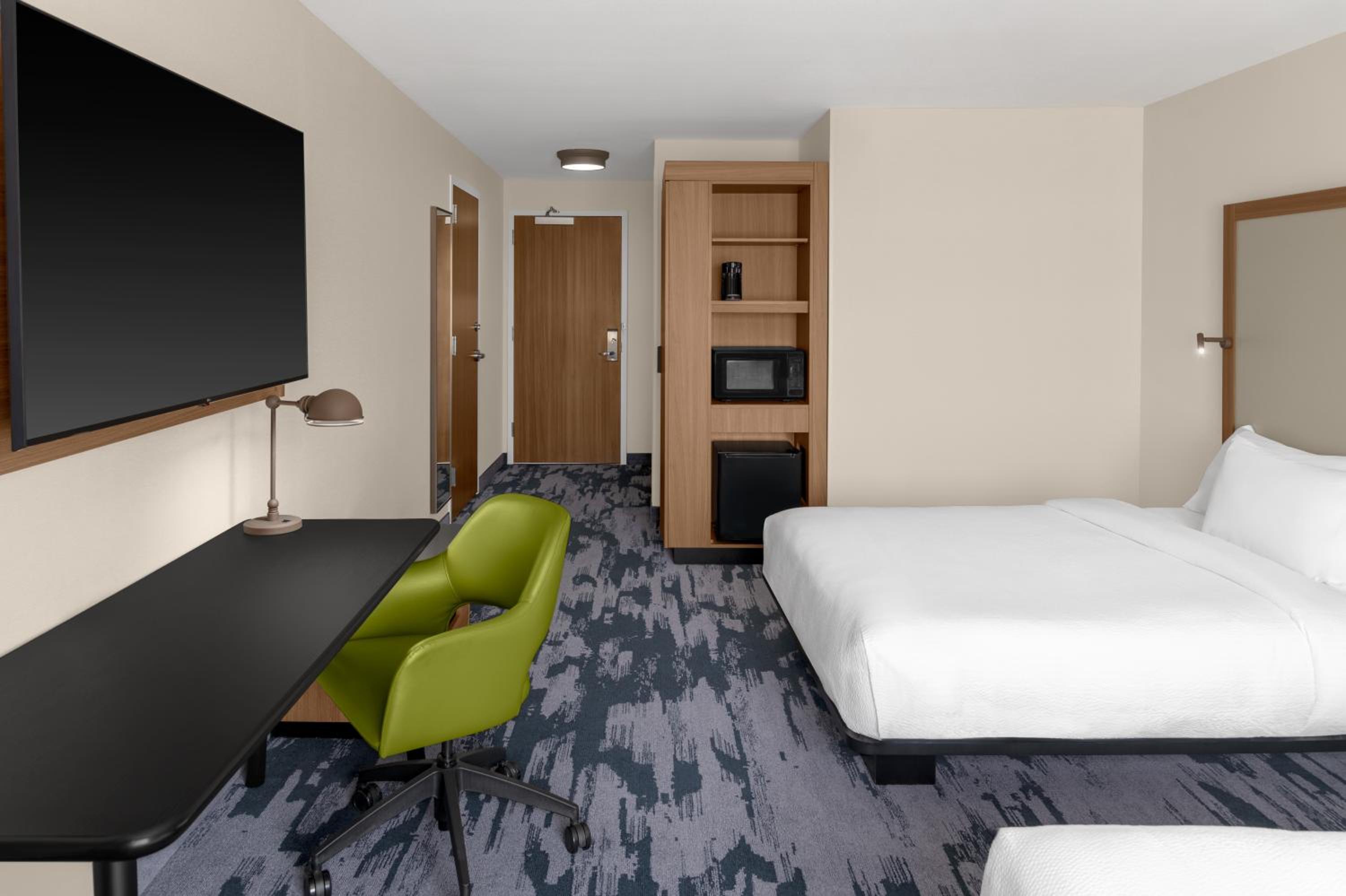 Standard Queen Room with Two Queen Beds - Hearing Accessible