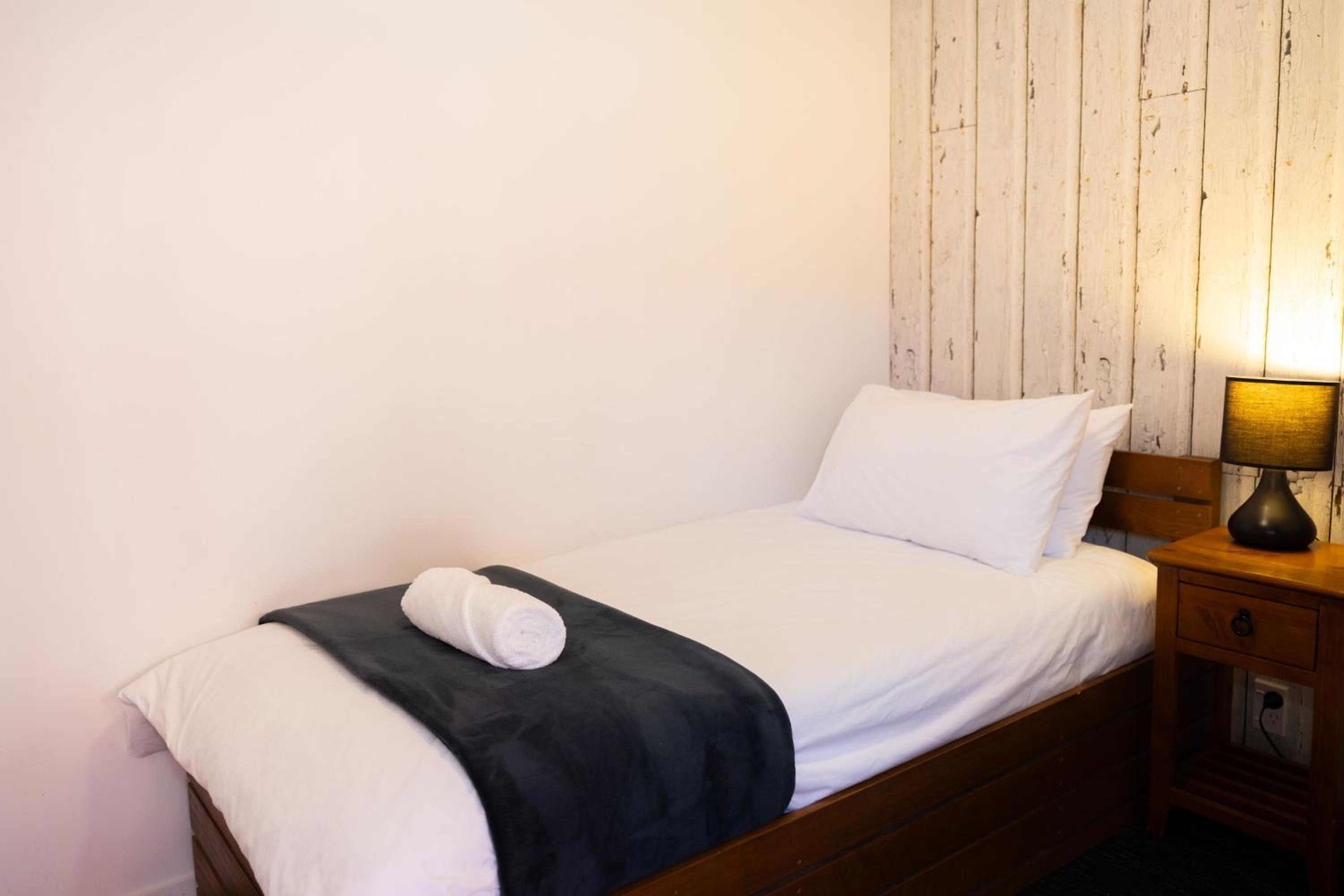 Economy Single Room with Shared Bathroom photo 2