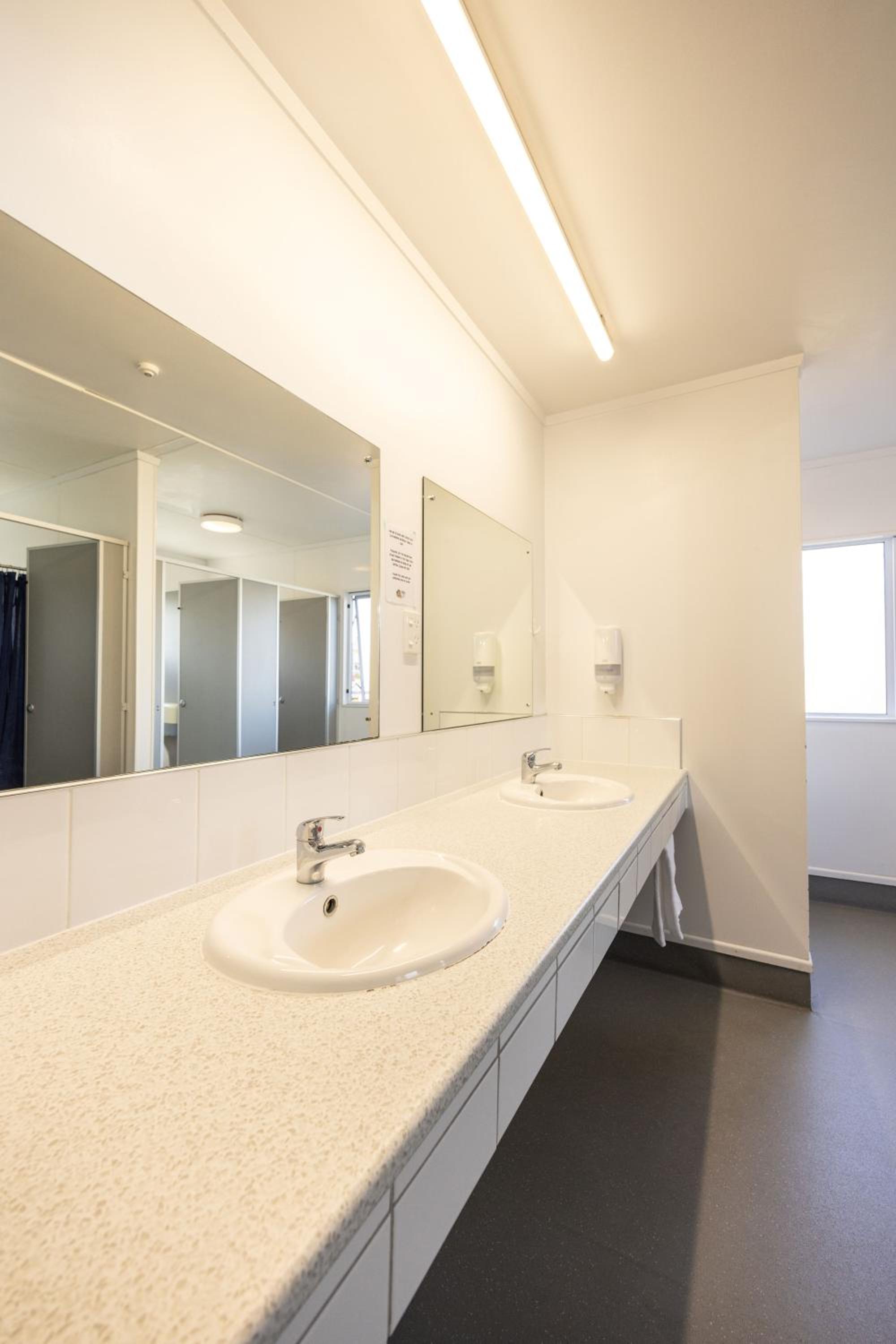Economy Single Room with Shared Bathroom photo 1