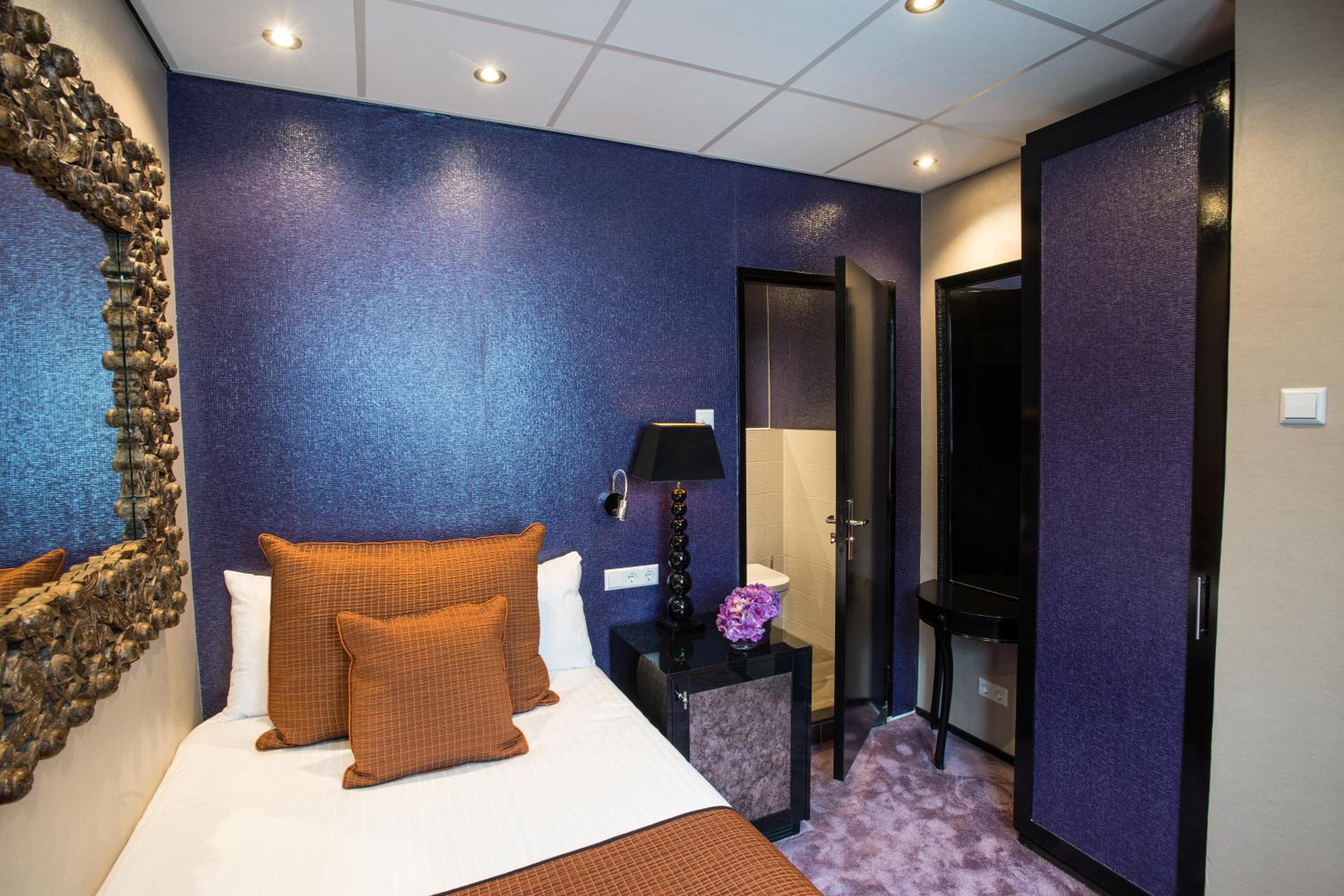 Small Single Room photo 2