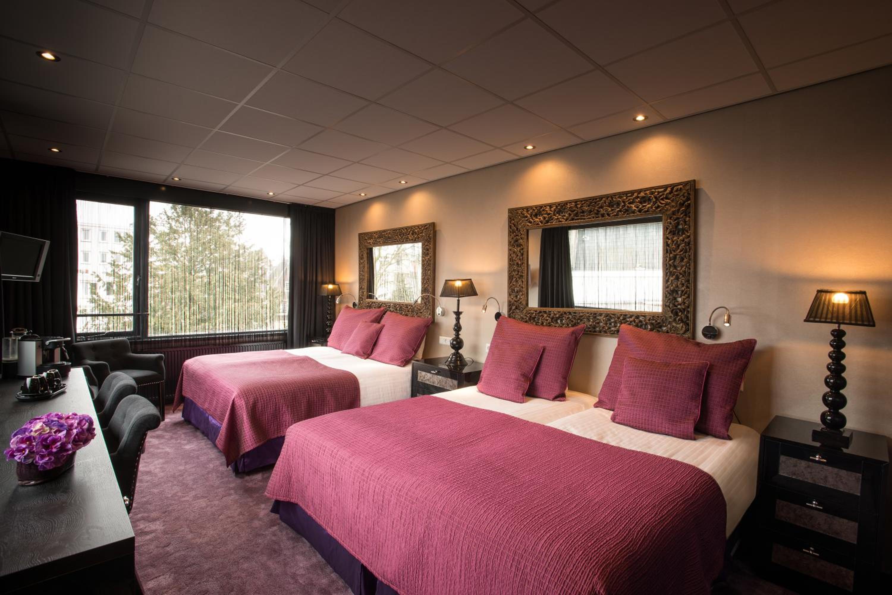 Standard Quadruple room with bath, shower and toilet photo 2