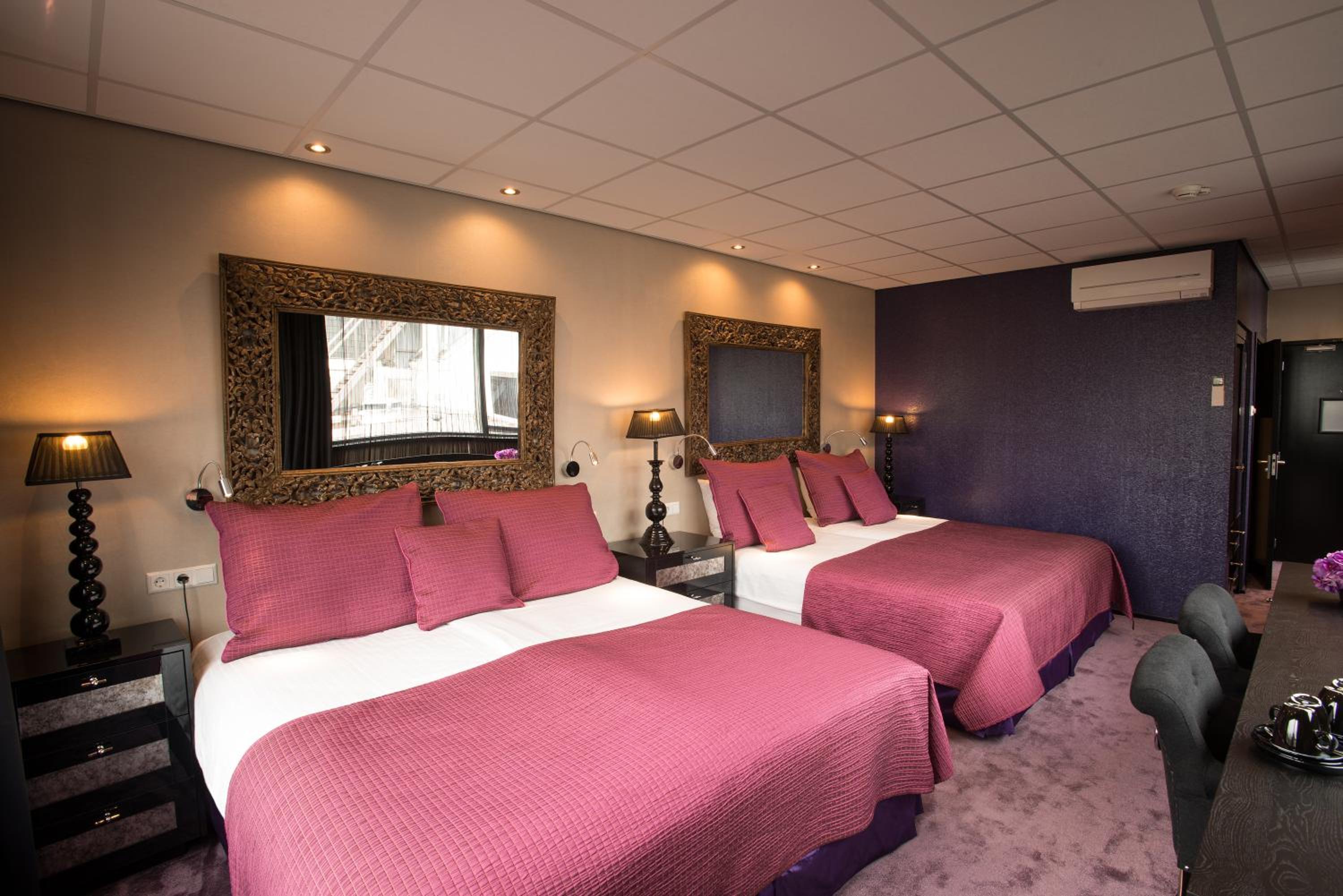 Standard Quadruple room with bath, shower and toilet photo 3