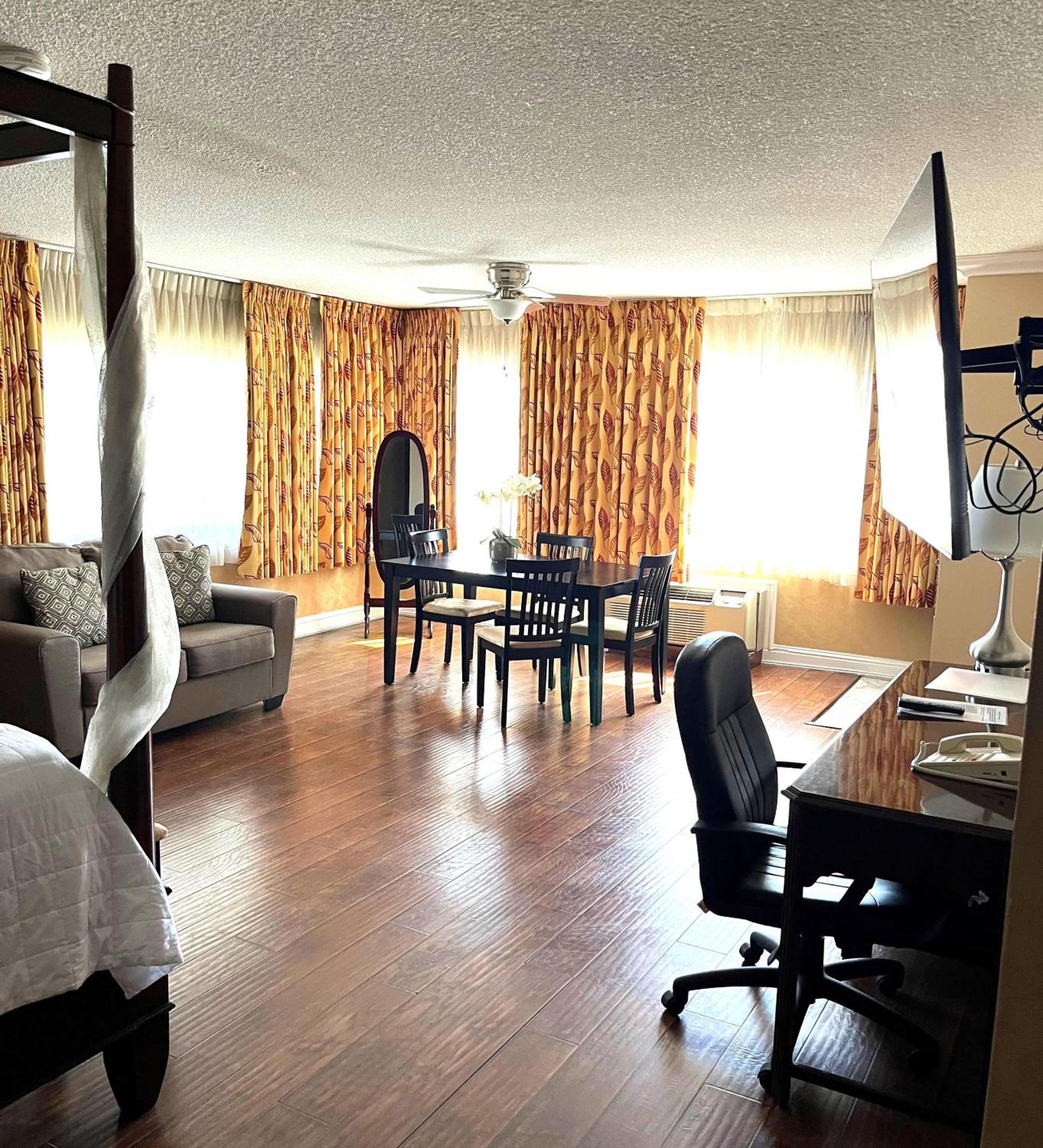 King Suite with Jetted Tub and Fireplace - Photo 3