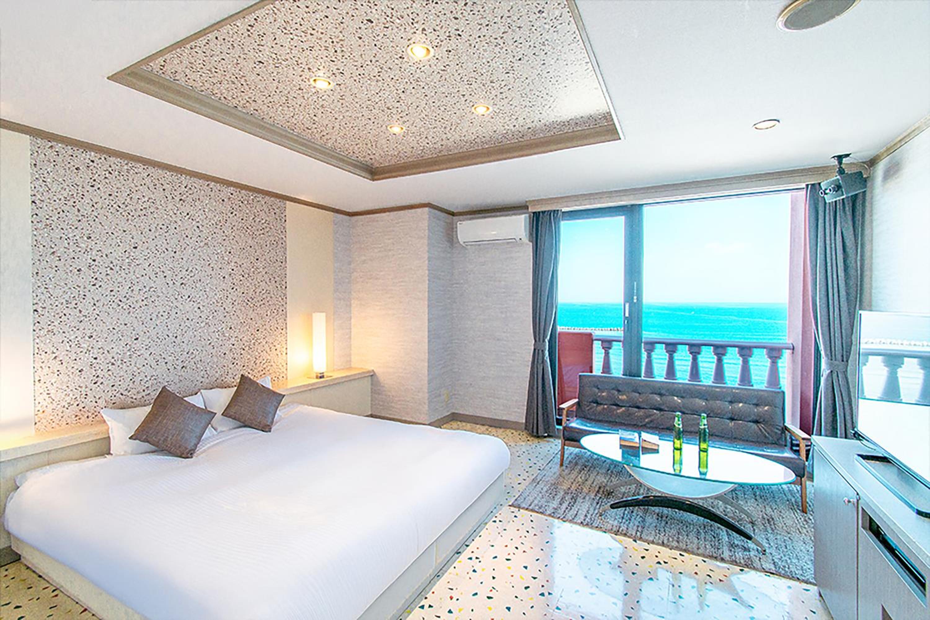 【Late Check In After 18:00】Standard Double Room - Smoking photo 1