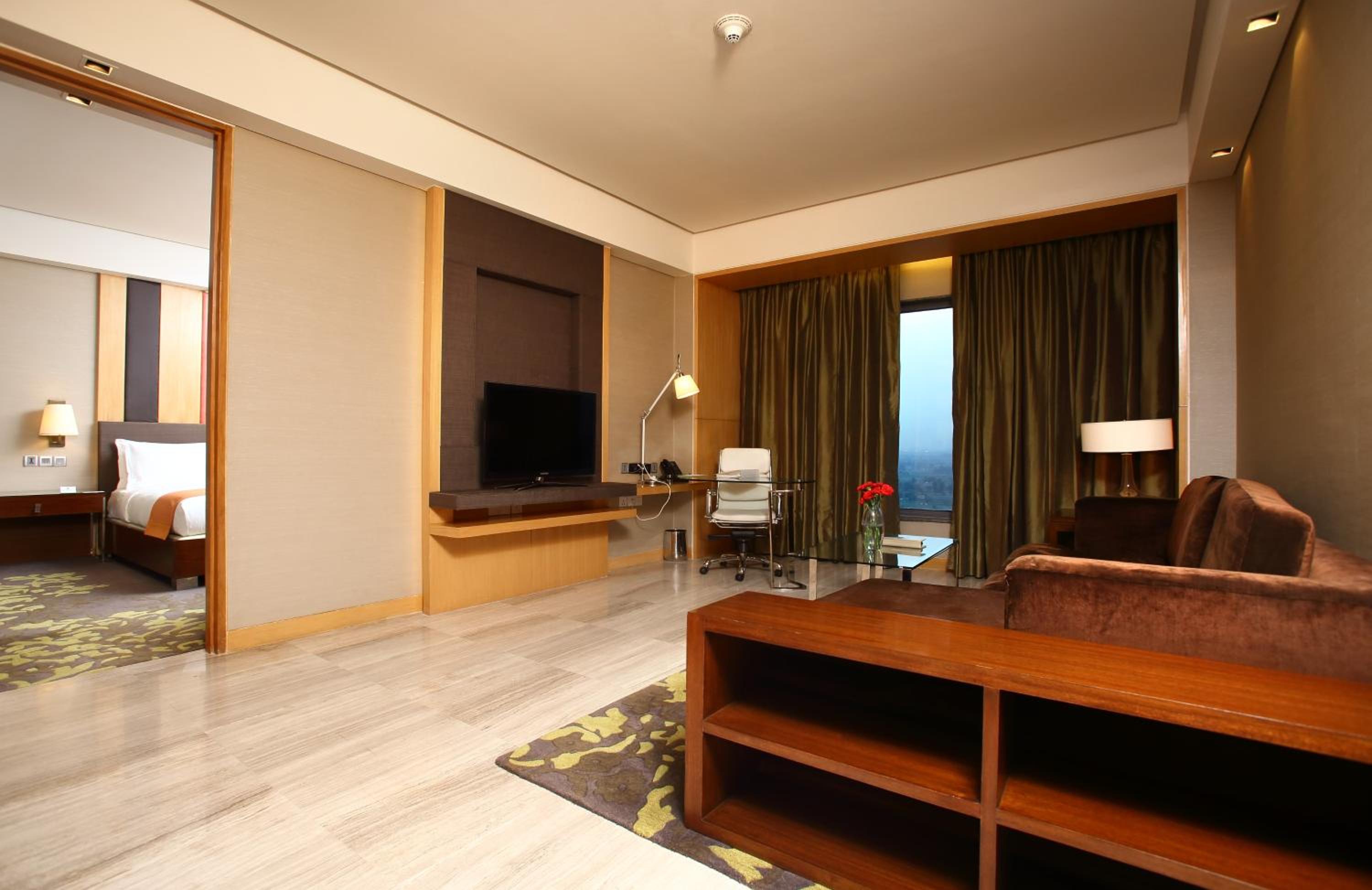 One-Bedroom Suite - Photo 2
