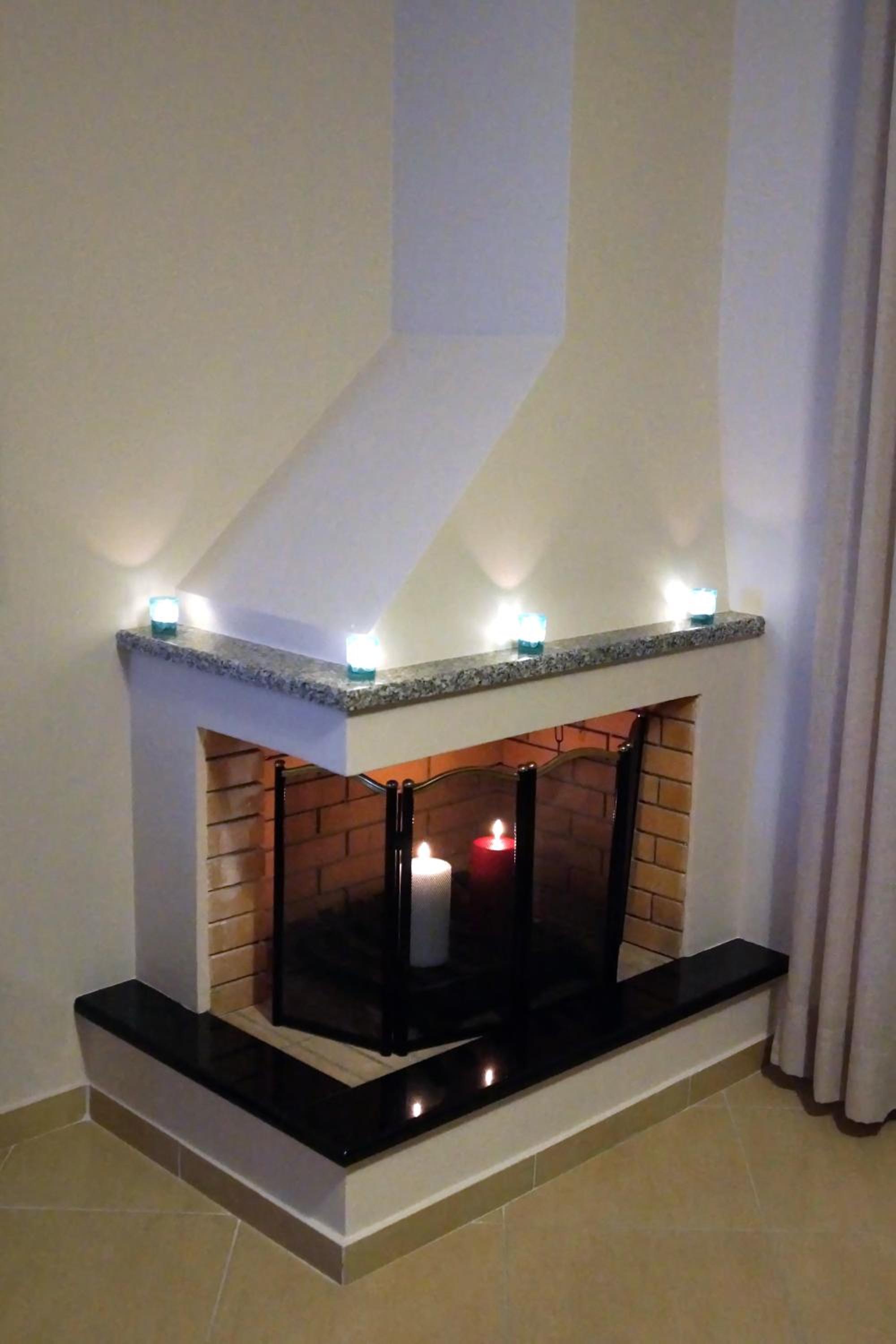 One-Bedroom Apartment - Photo 11