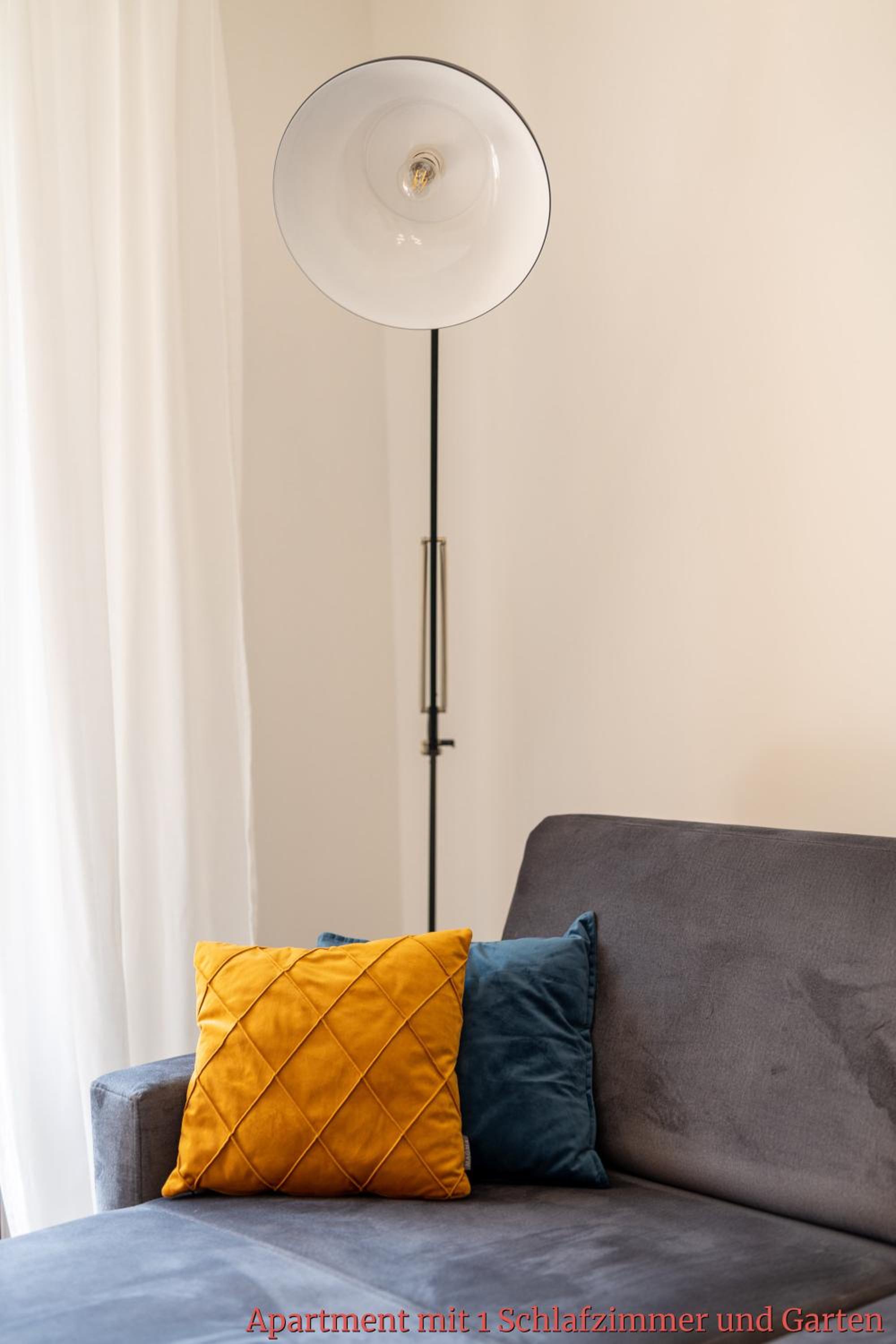 One-Bedroom Apartment with Garden photo 1