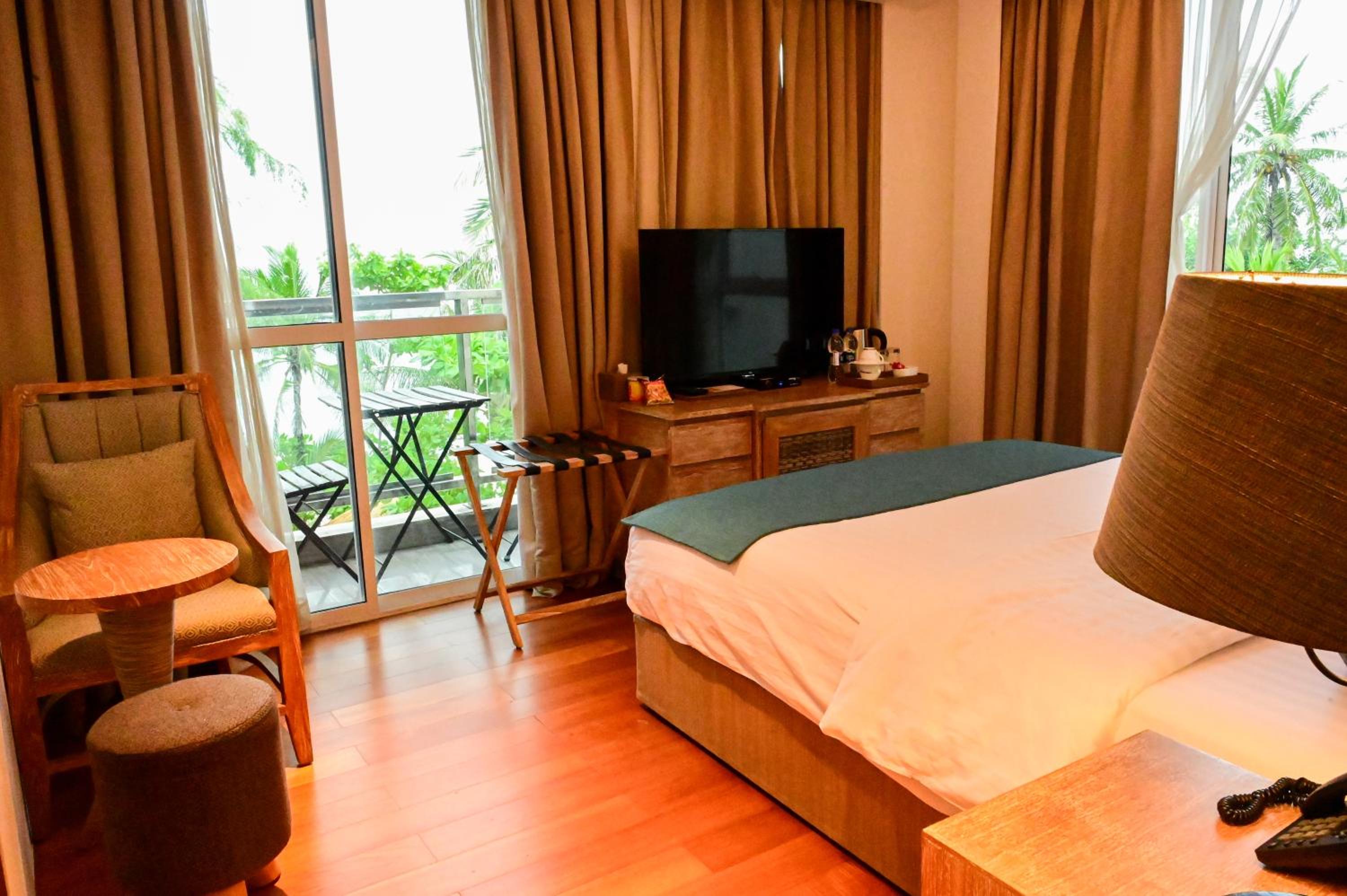 Deluxe Double Room with Sea View - Photo 11