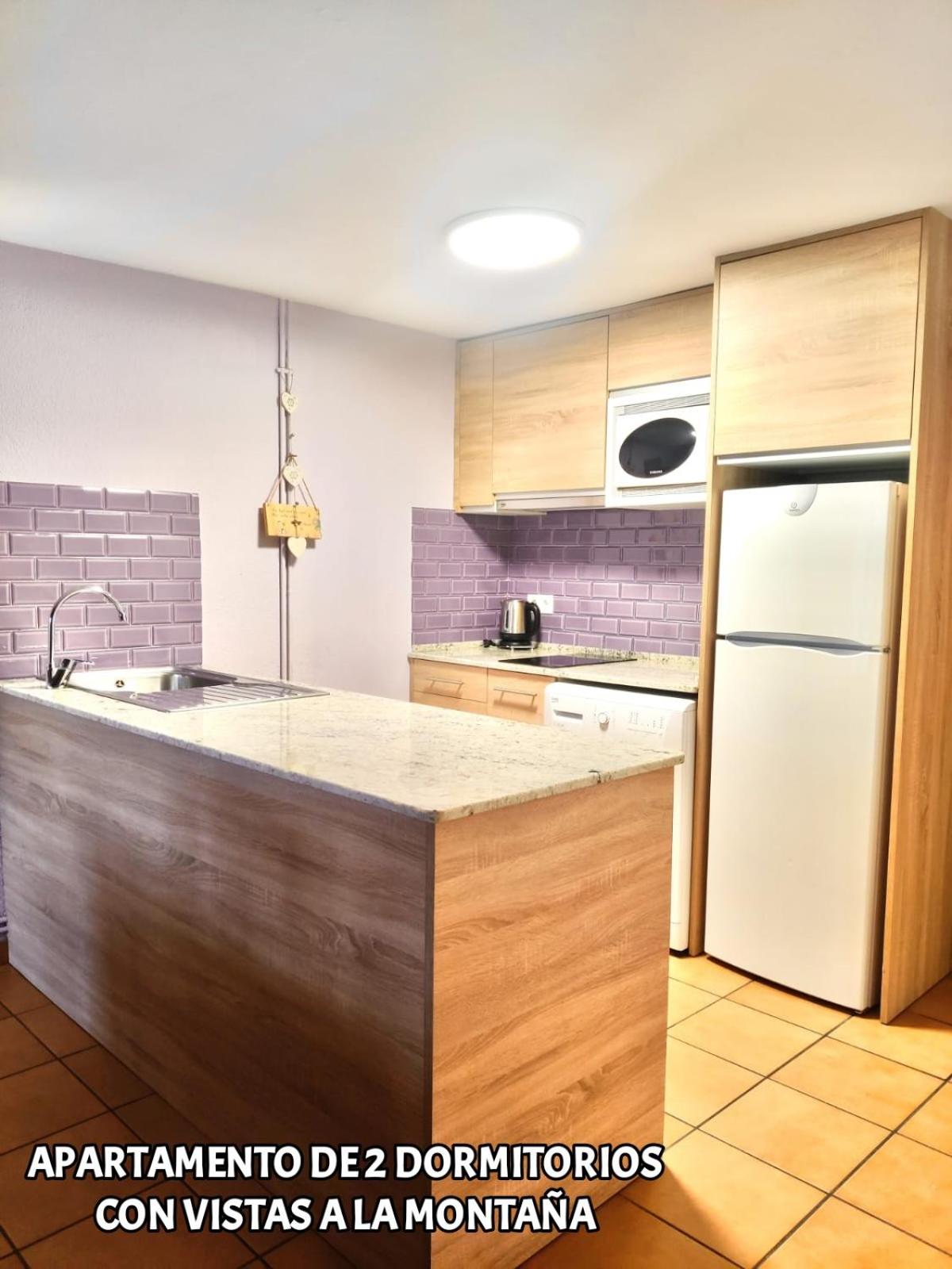 Two-Bedroom Apartment with Mountain View photo 2
