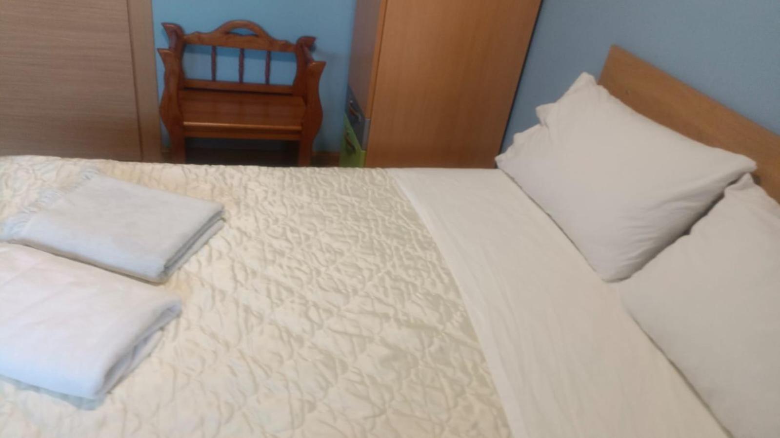 Double Room with Shared Bathroom photo 2