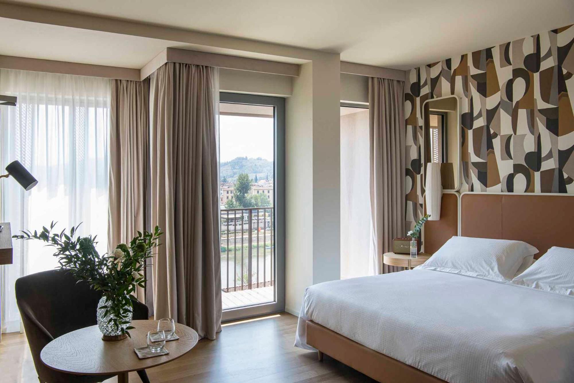Superior Double or Twin Room with River View thumbnail 6