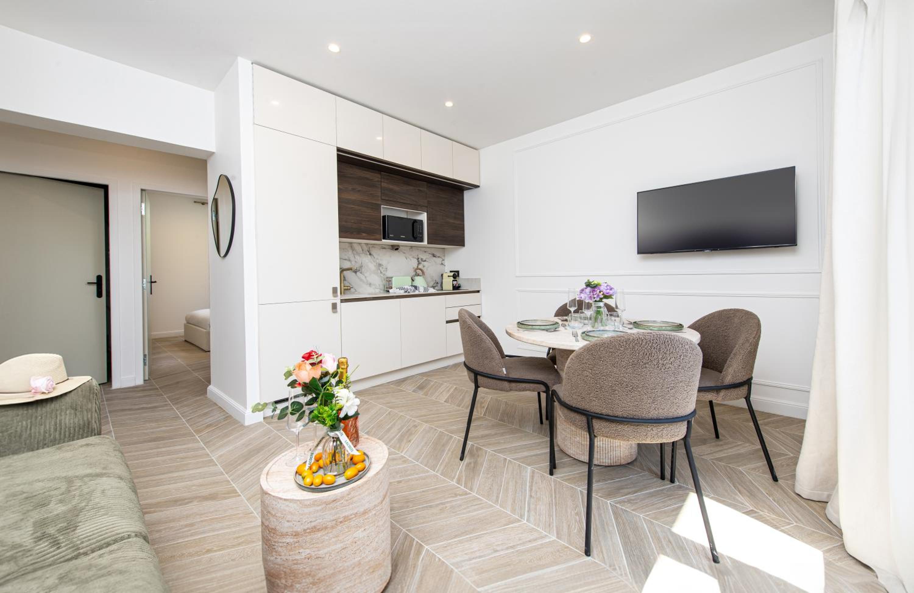 One-Bedroom Apartment