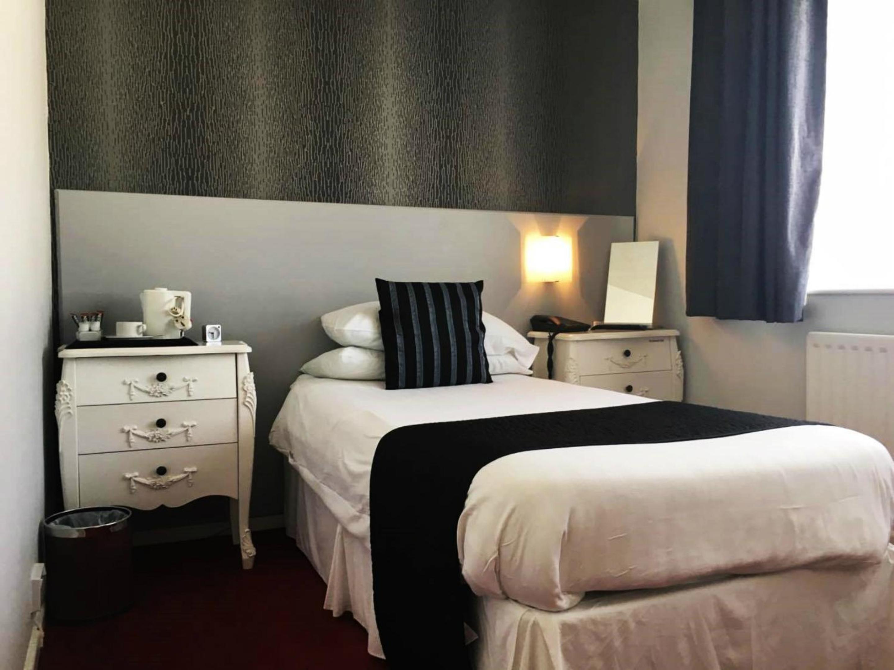 Single Room photo 2