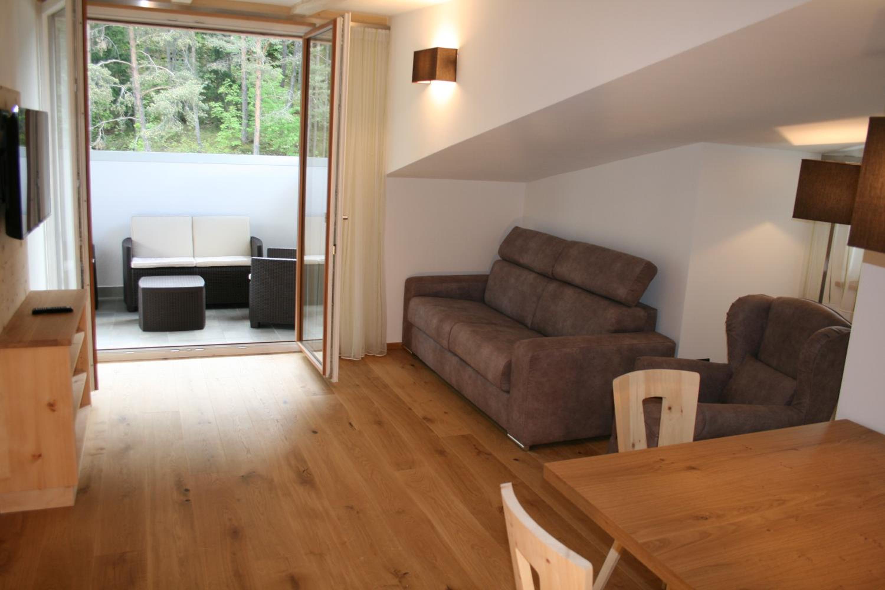 Premium Family Room photo 2