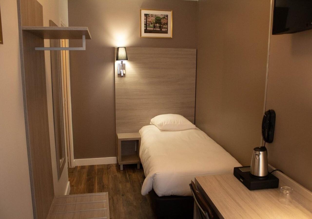 Single Room with Private Bathroom photo 1