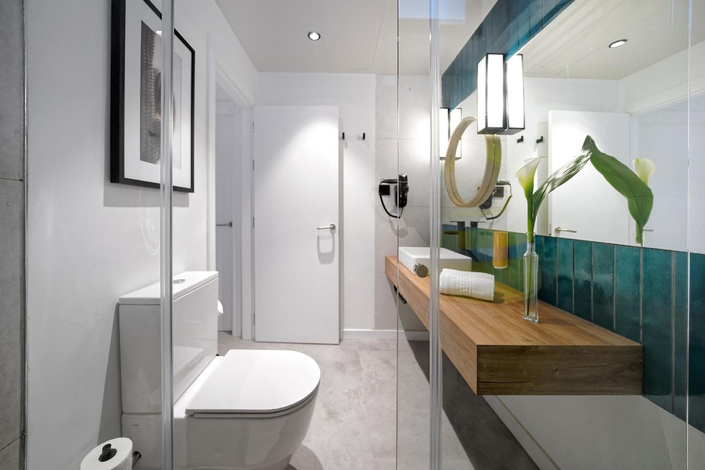 Suite with Garden View thumbnail 5