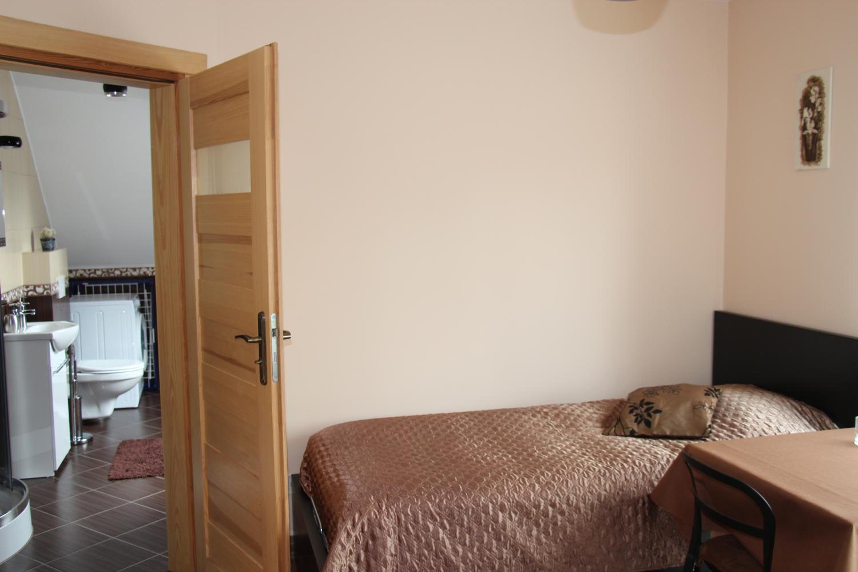 Twin Room with Bathroom - Photo 2