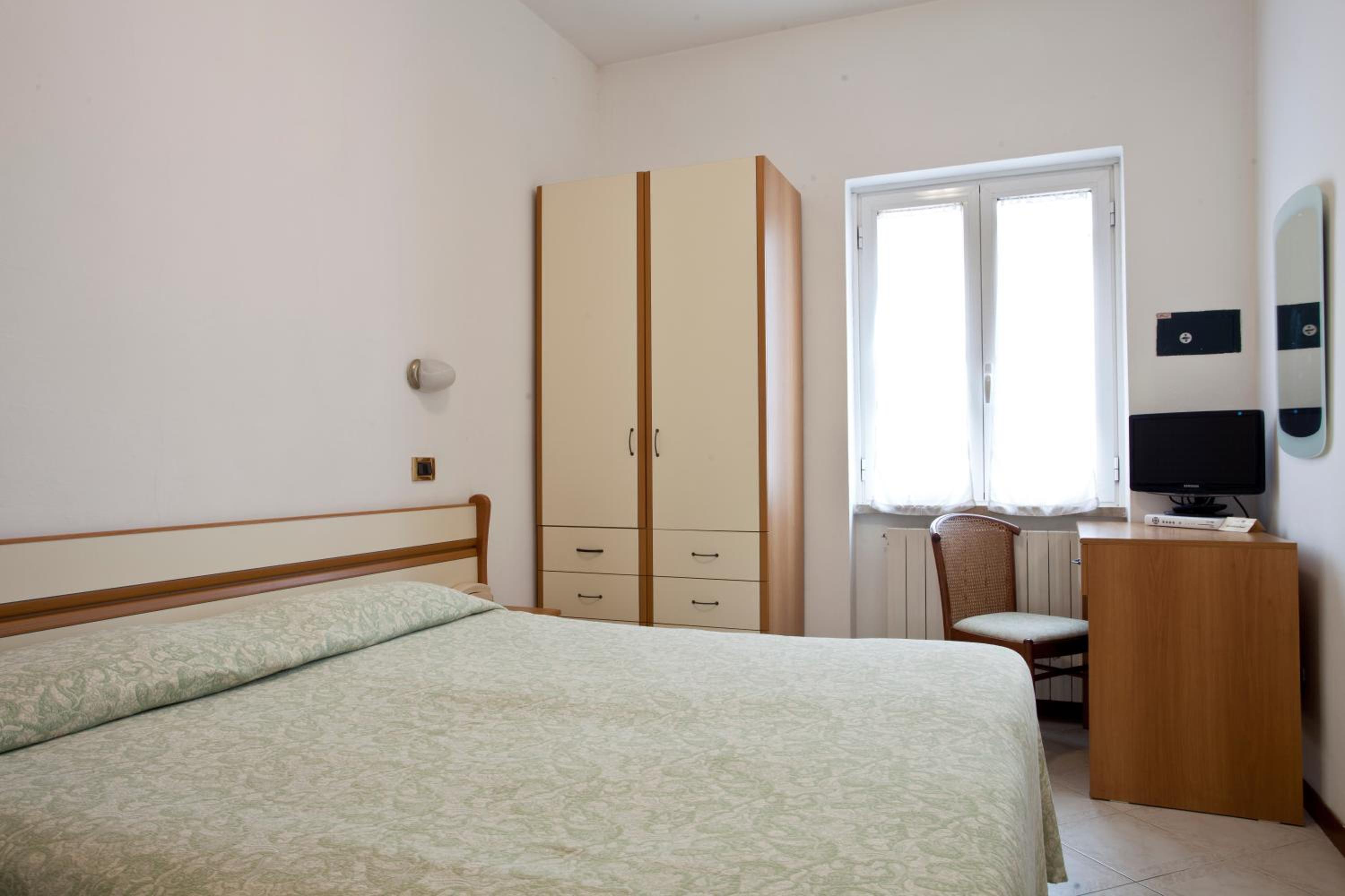 Double Room - Photo 11