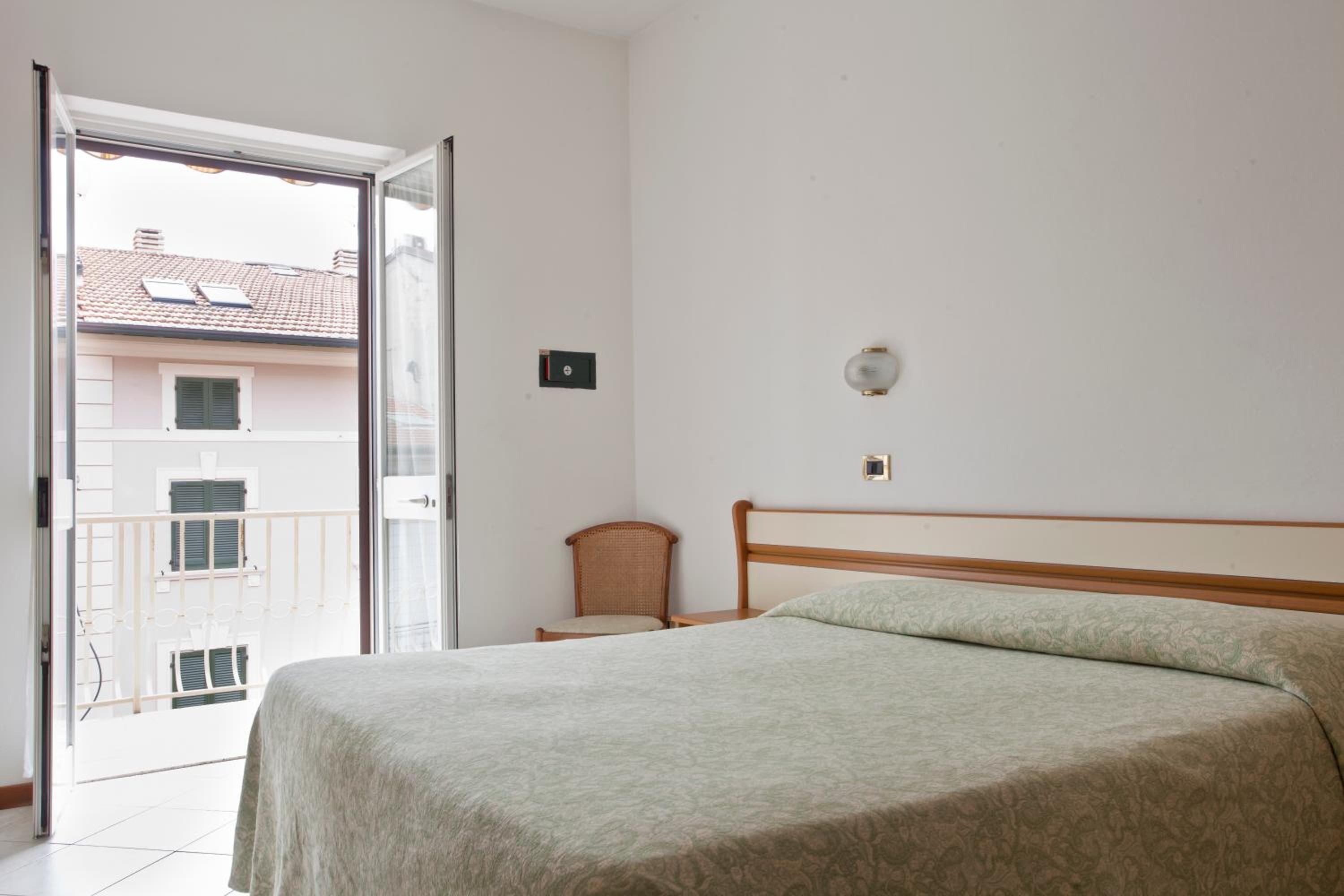 Double Room - Photo 2