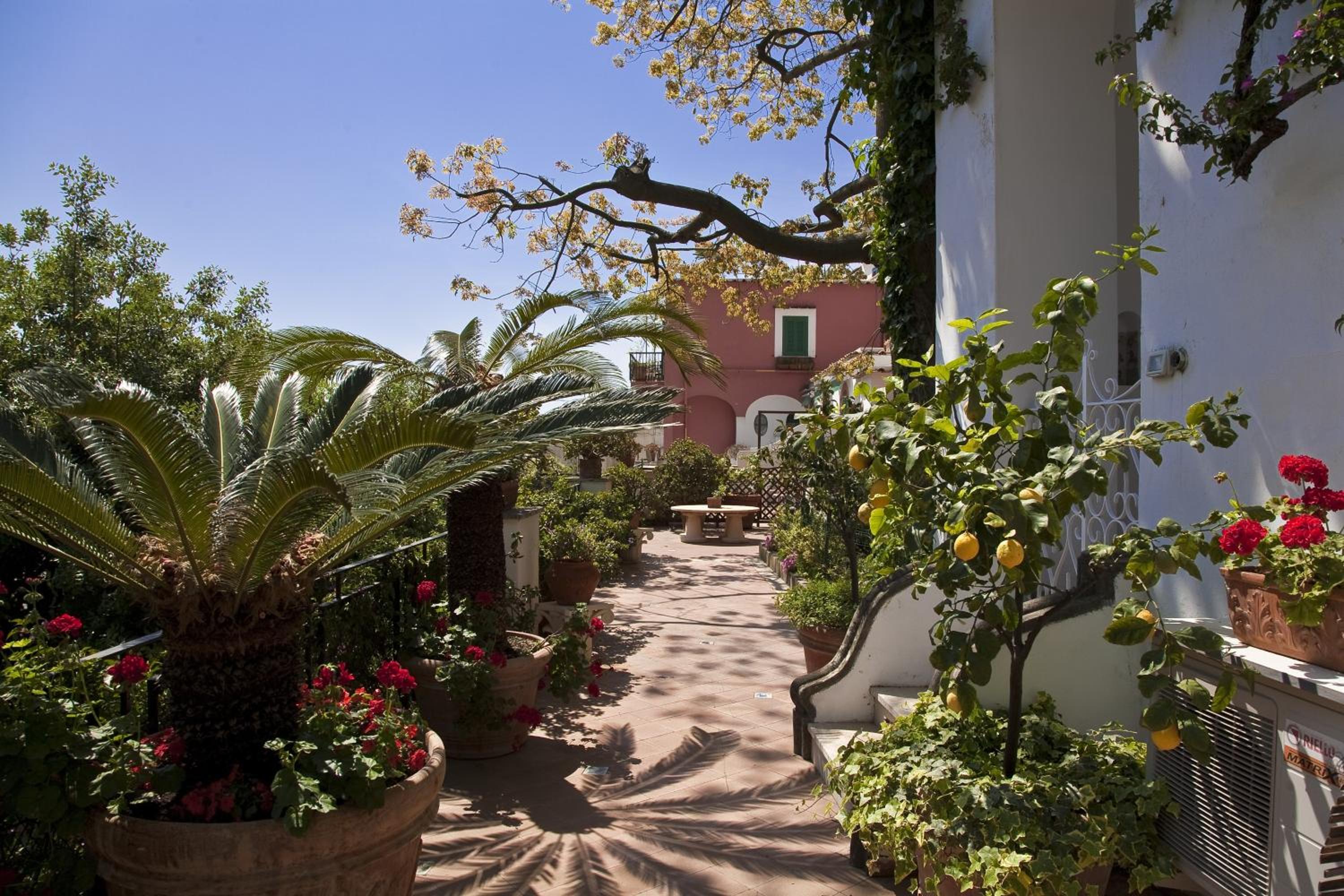 Standard Double or Twin Room with Garden View - Photo 6