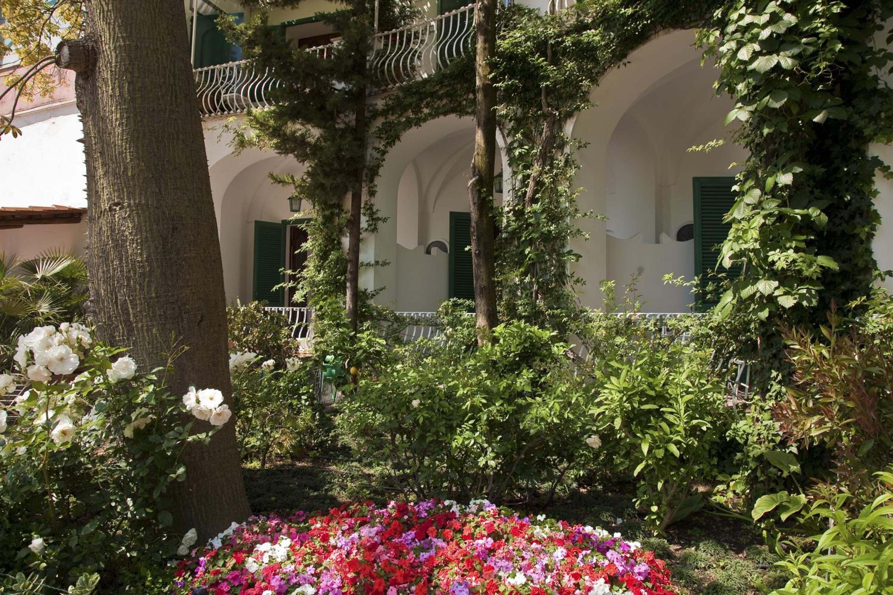 Standard Double or Twin Room with Garden View - Photo 5