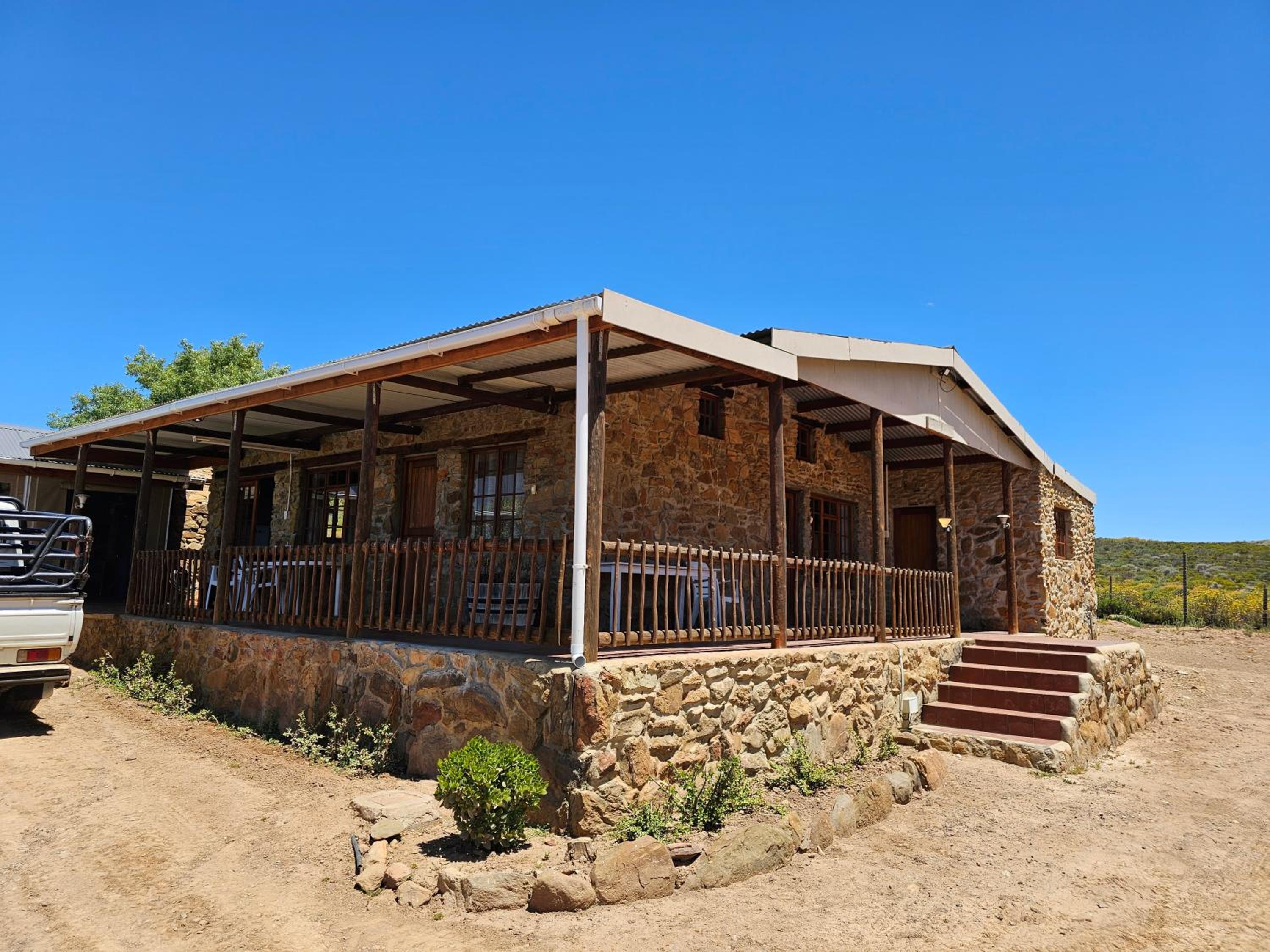 Three-Bedroom House - Photo 2