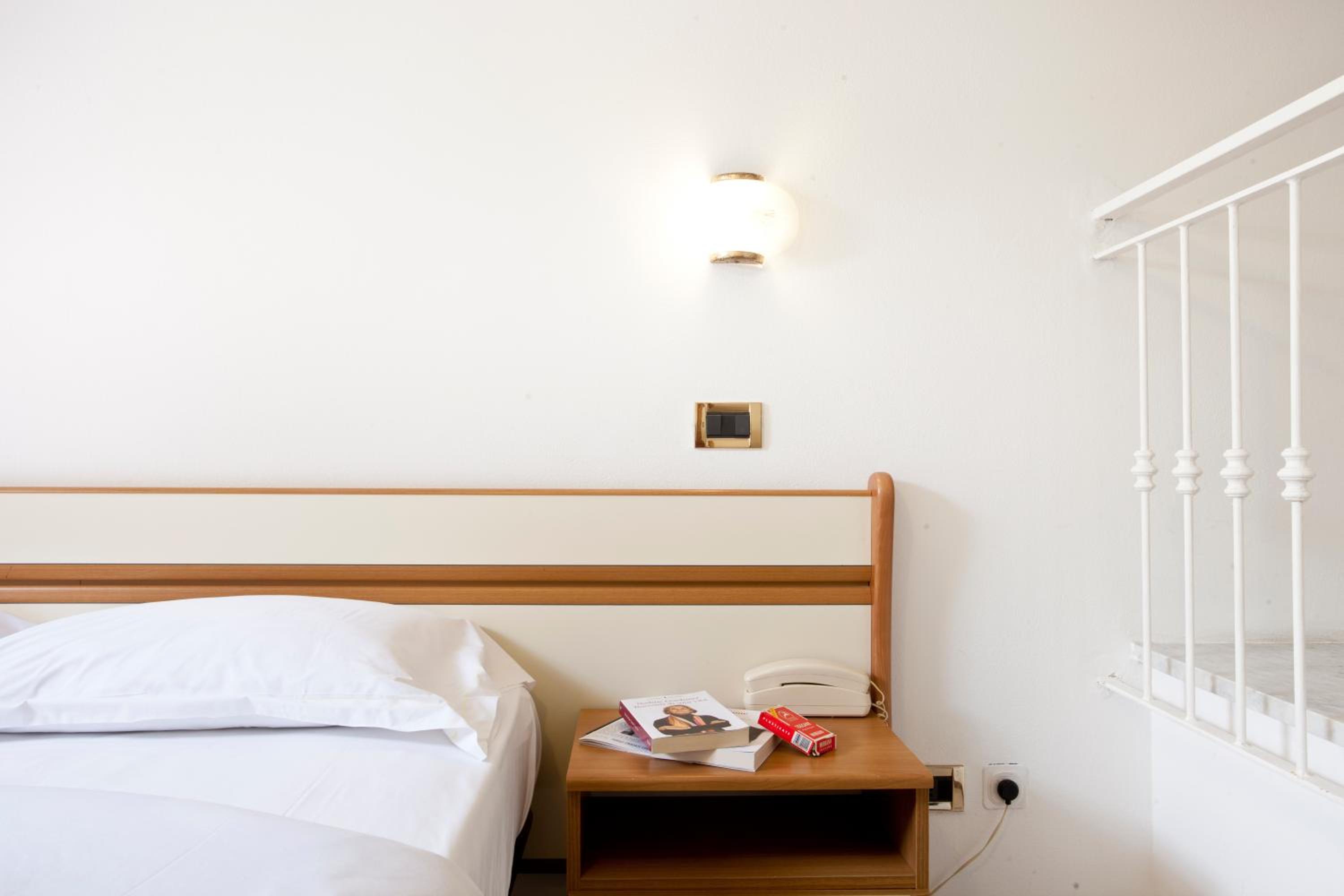 Double Room - Photo 10