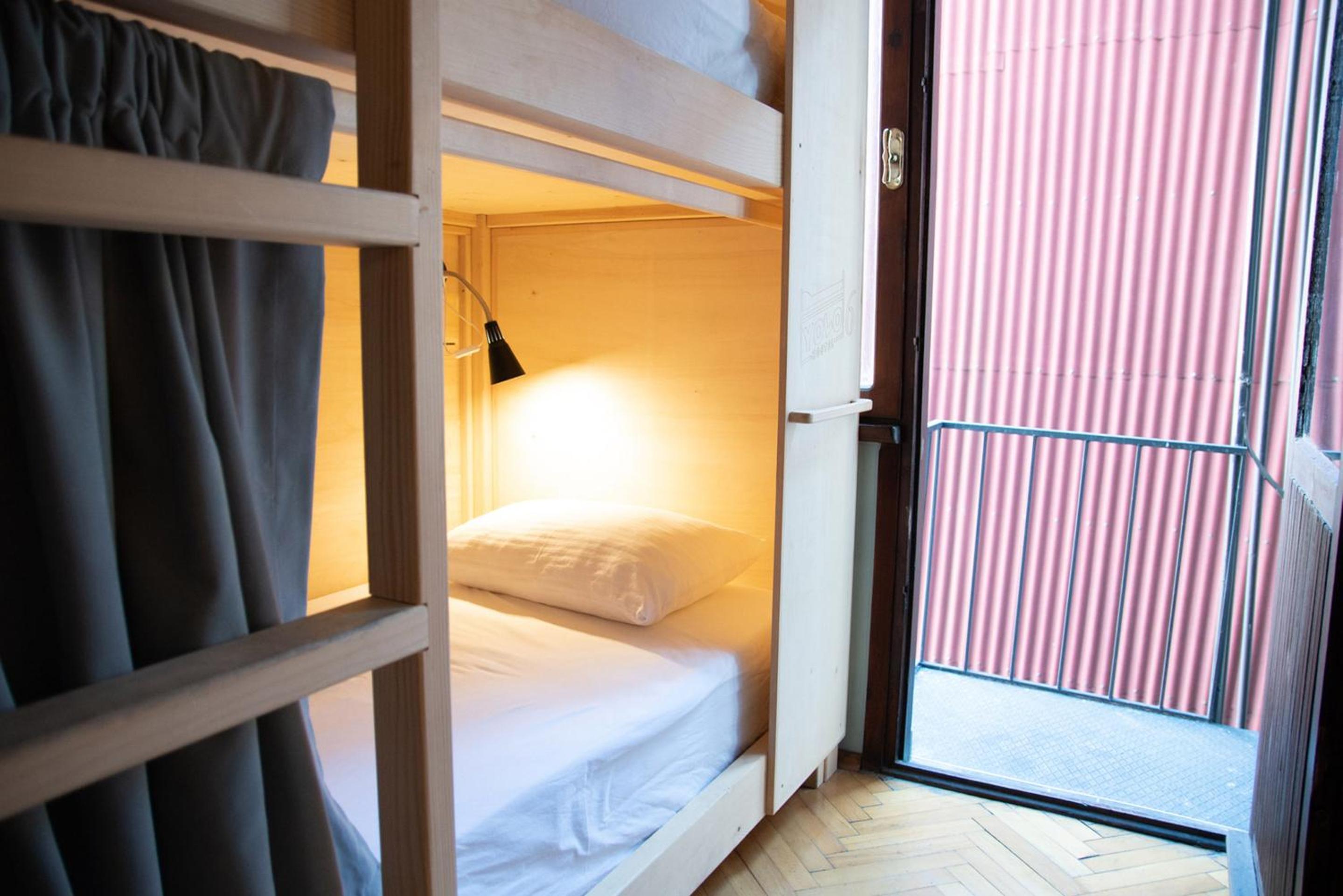 Bed in 6-Bed Female Dormitory Room photo 3