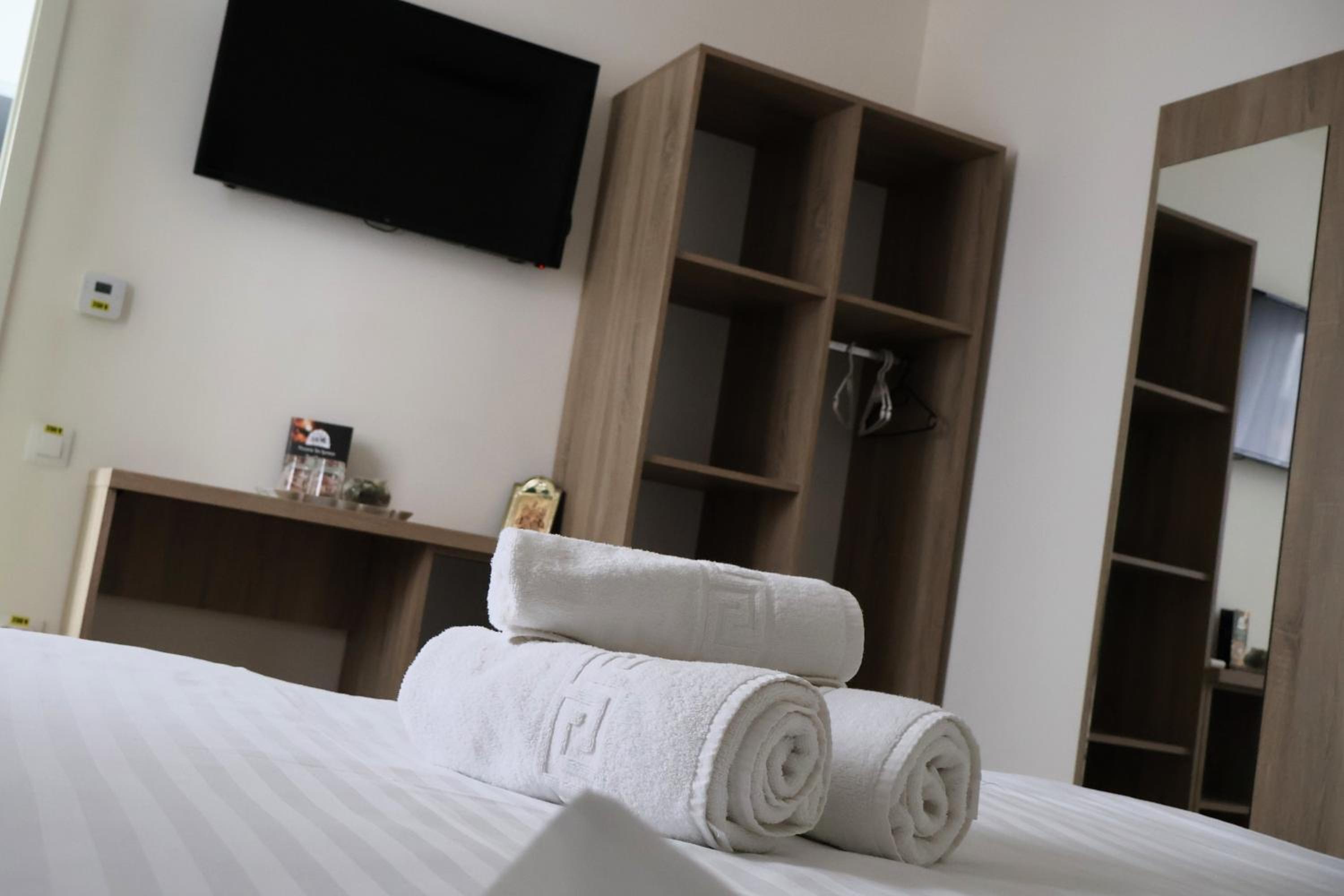 Double Room with Private Bathroom photo 3