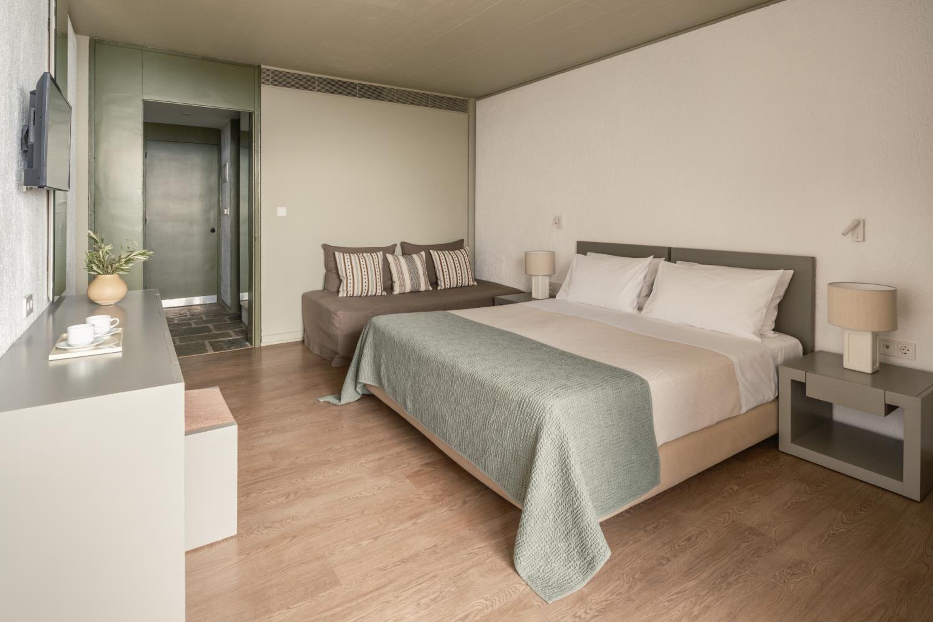 2 Twin Rooms with Interconnecting Door photo 2