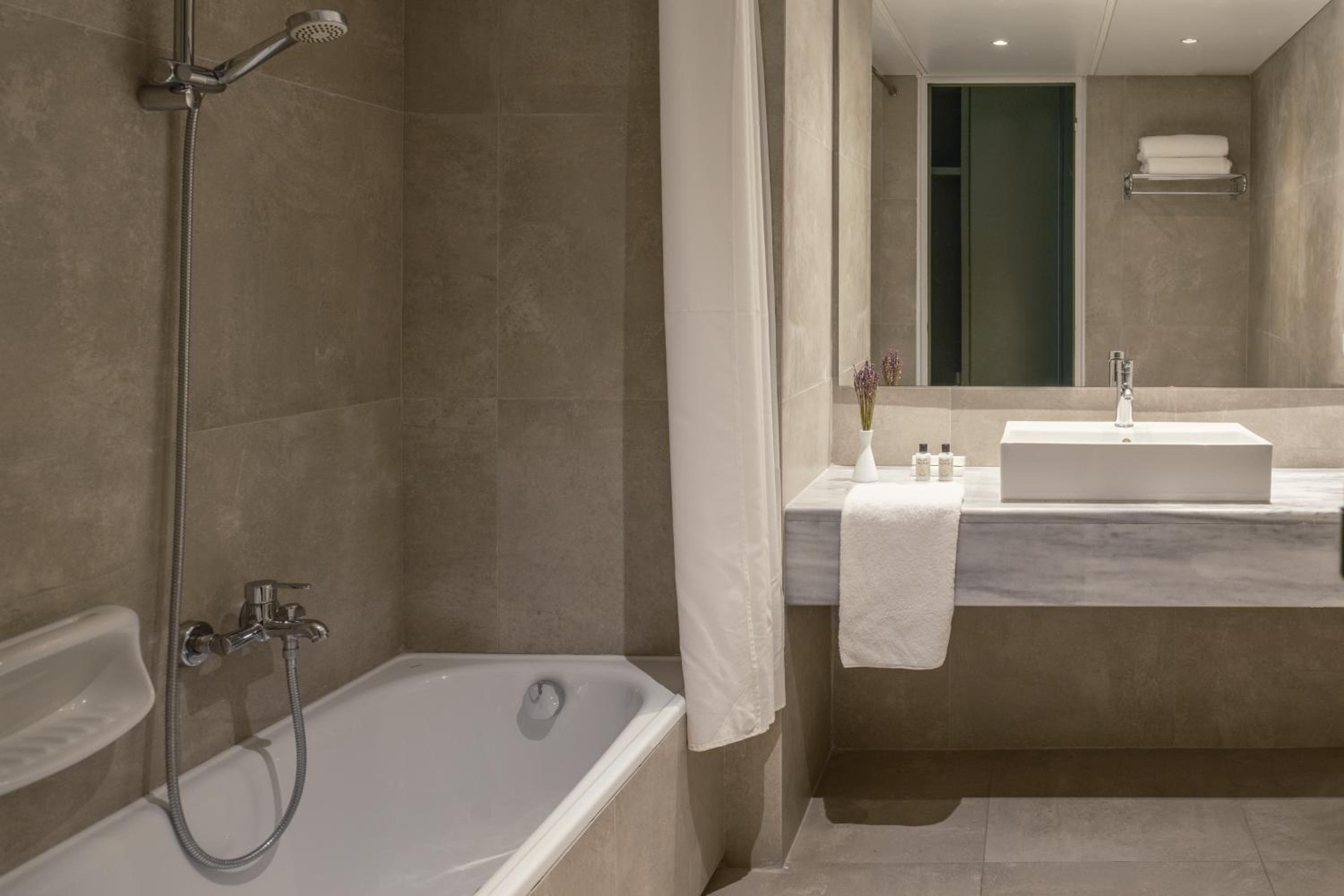 2 Twin Rooms with Interconnecting Door photo 3