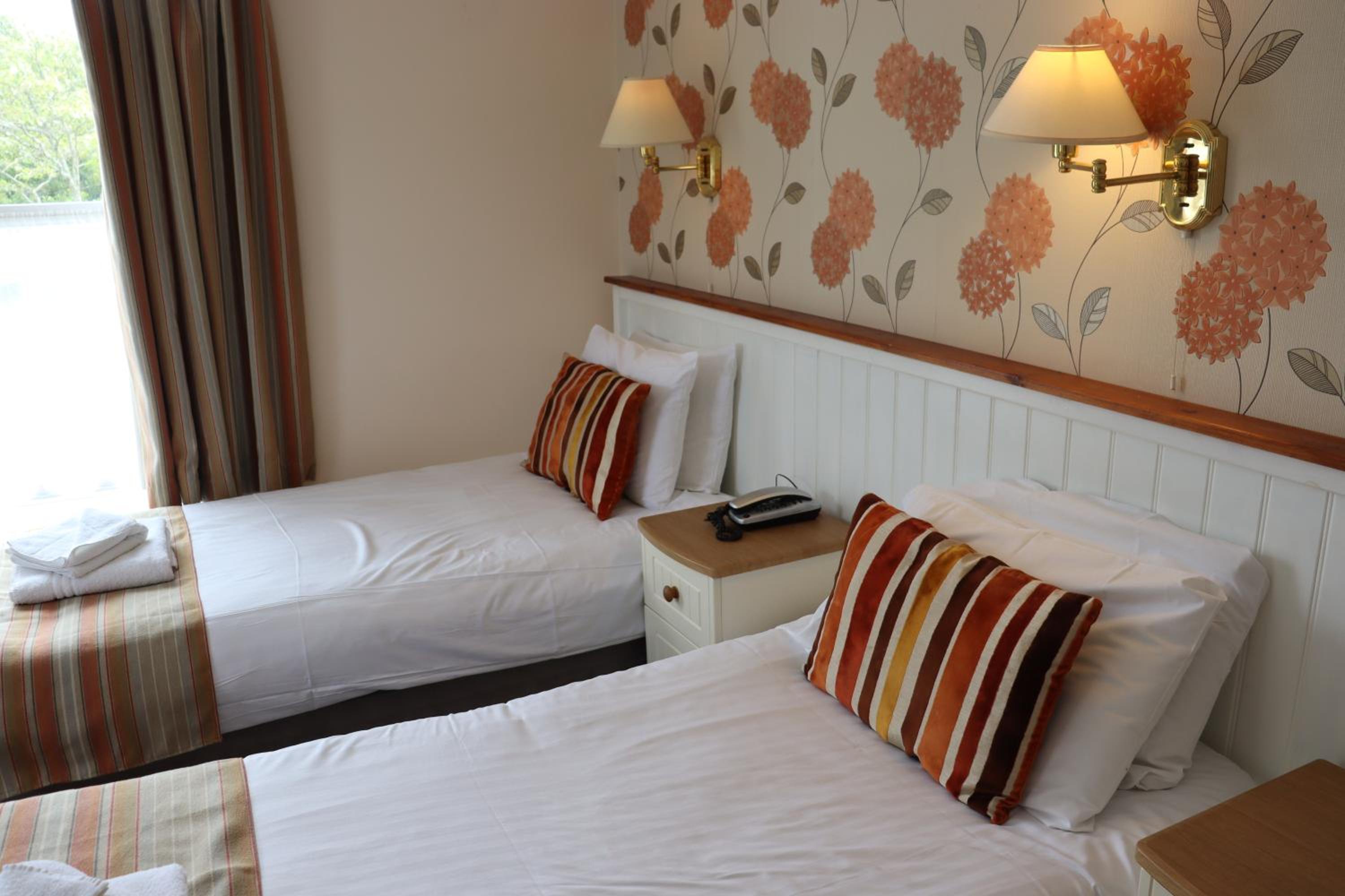 Standard Twin Room with Sea View
