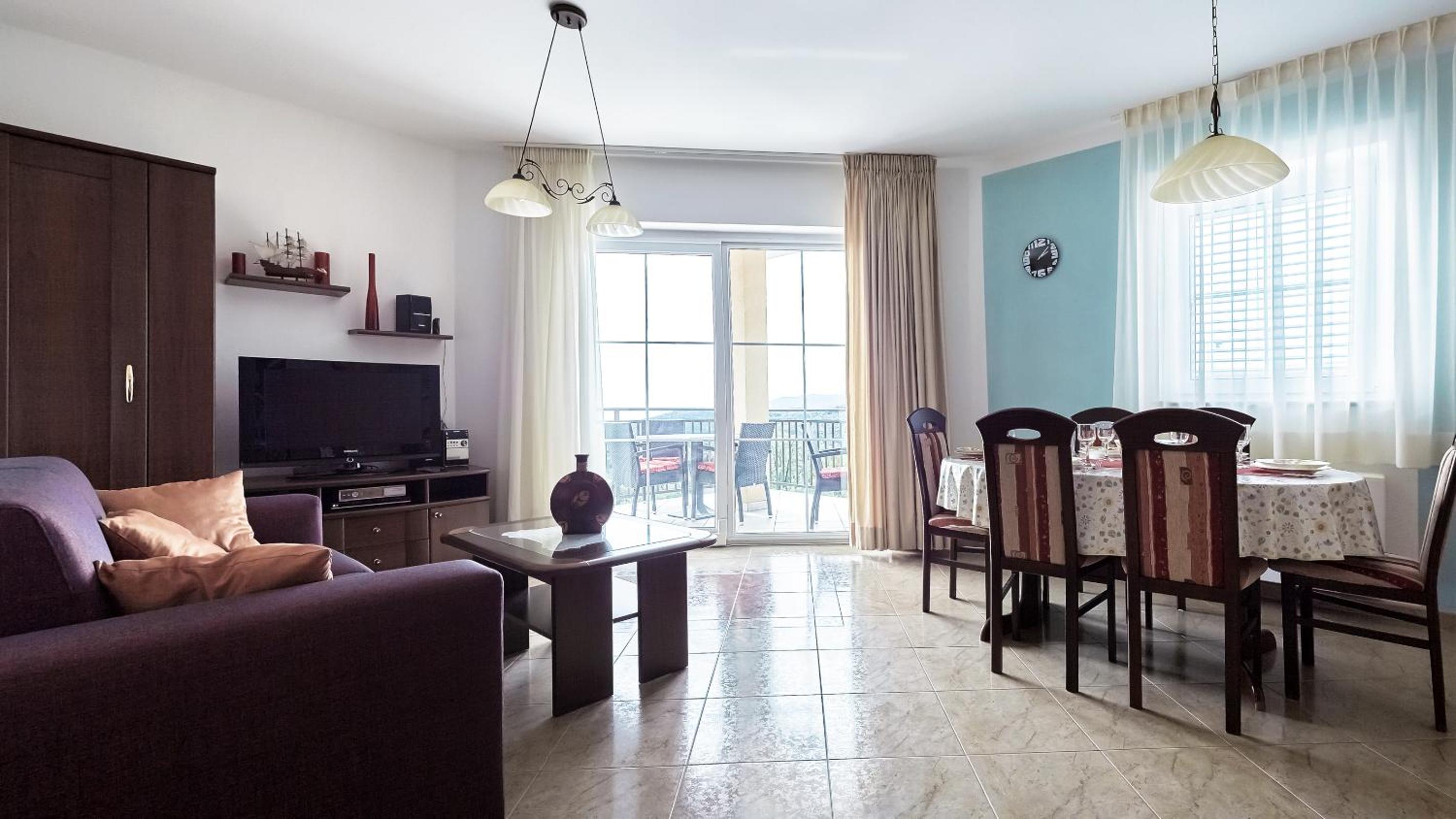 Two-Bedroom Apartment with Balcony photo 3