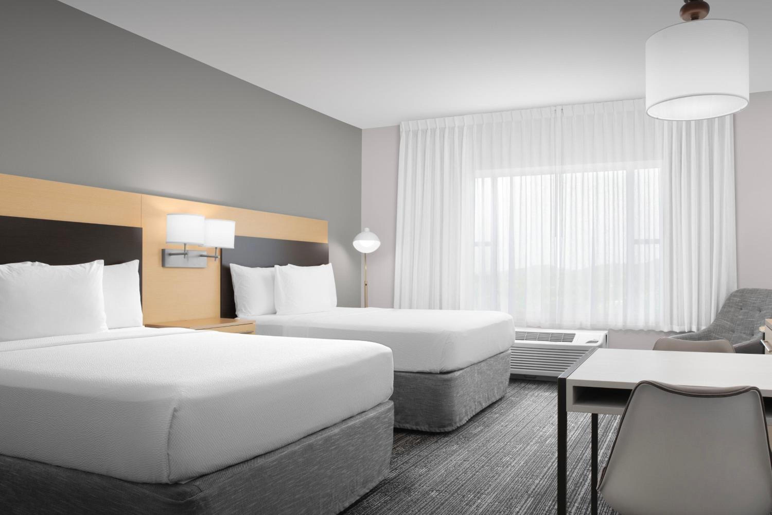 Studio with Two Queen Beds and Roll-In Shower - Mobility Accessible