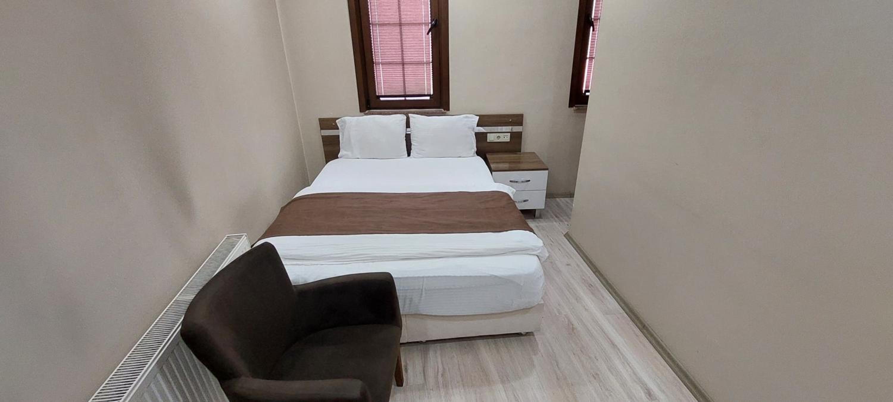 Double Room with Private Bathroom - Photo 1