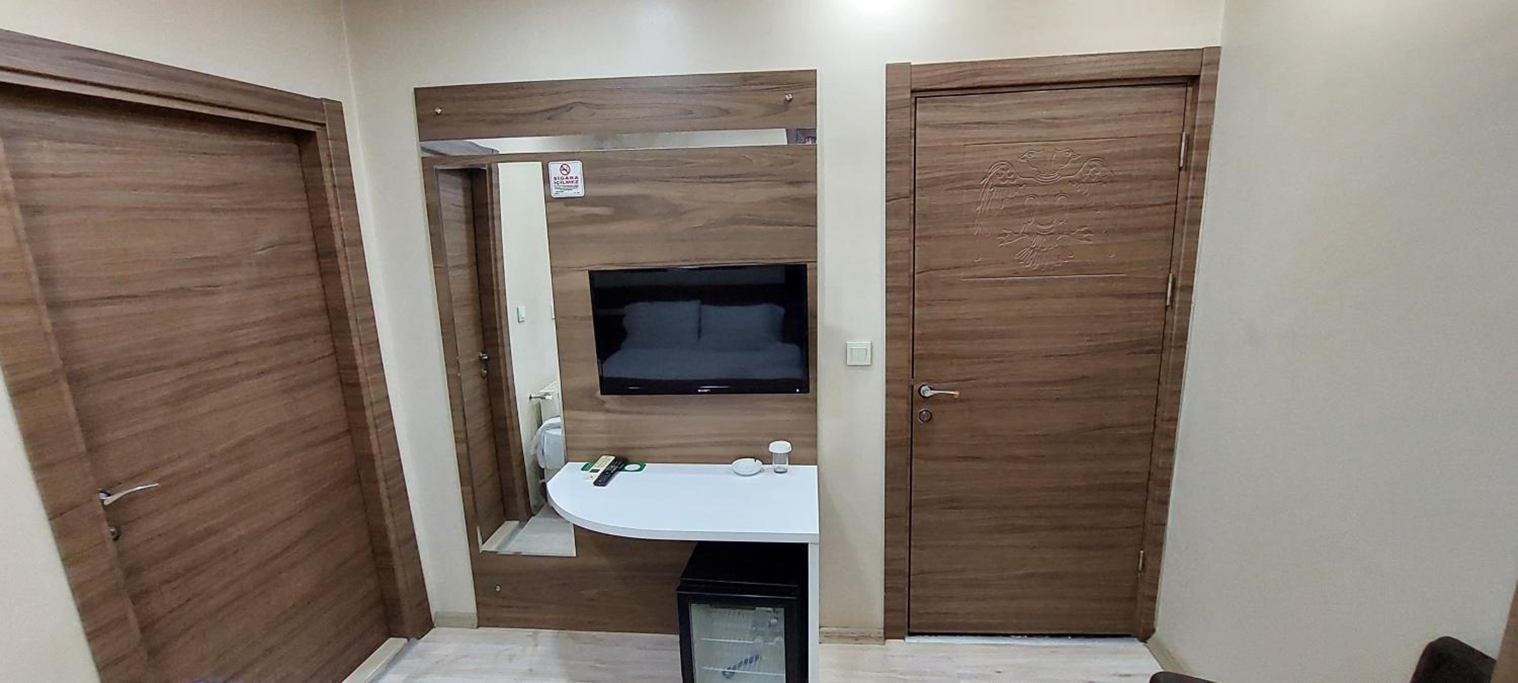 Double Room with Private Bathroom - Photo 2