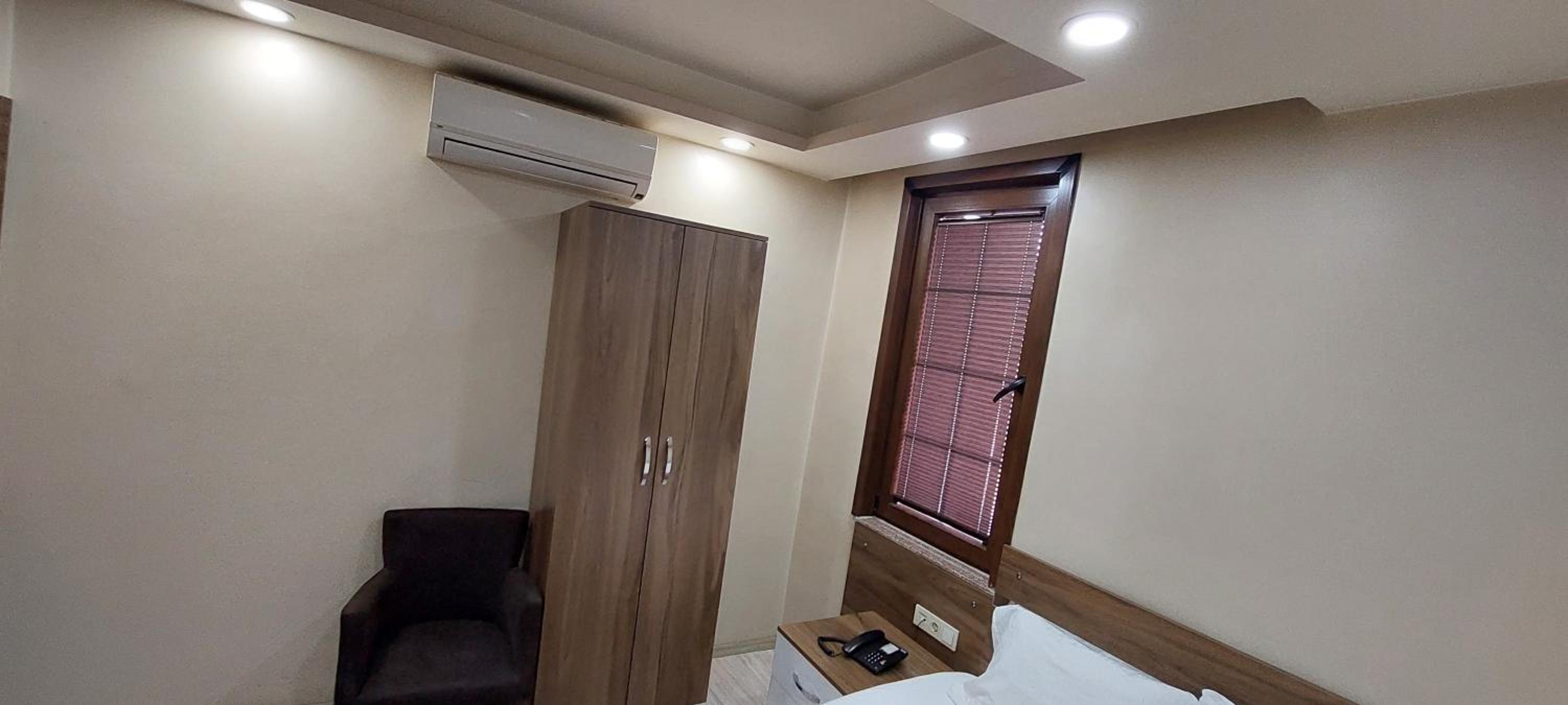 Double Room with Private Bathroom - Photo 3
