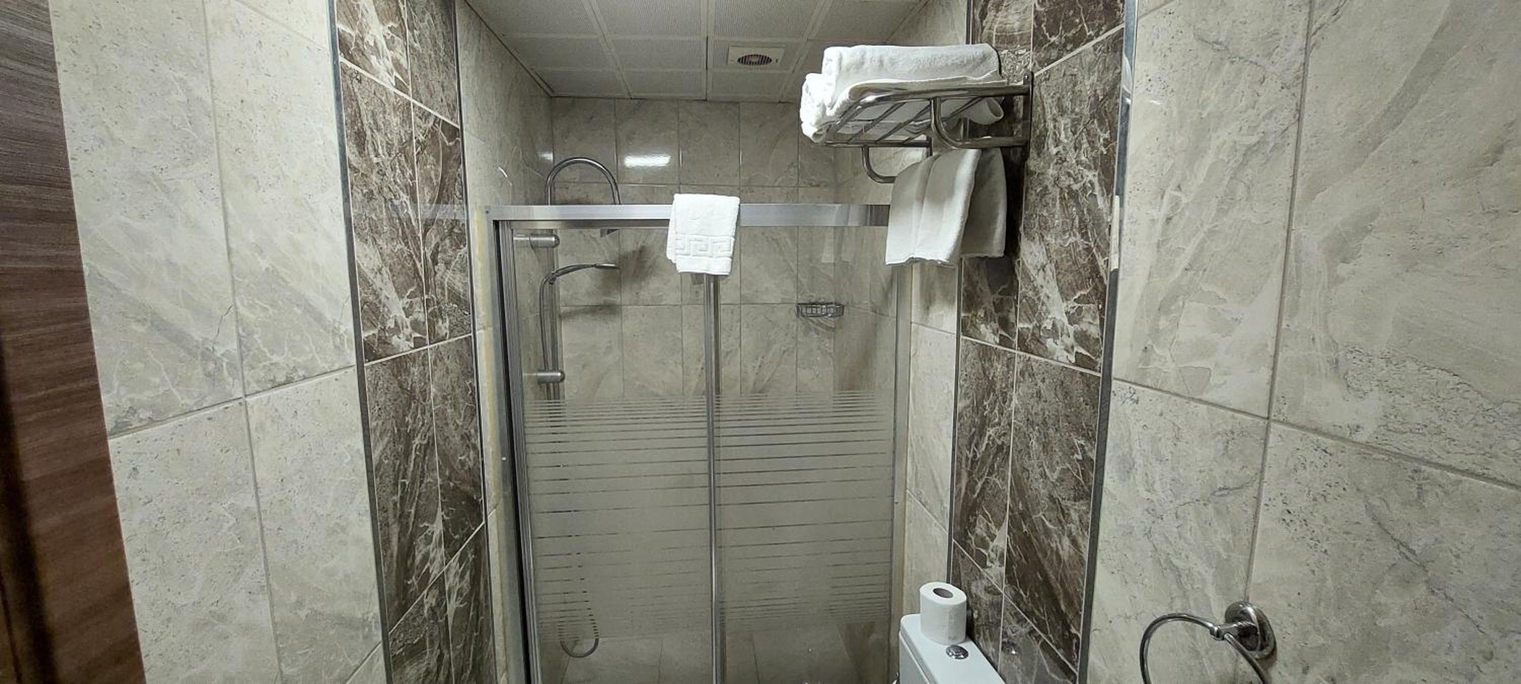 Double Room with Private Bathroom - Photo 4