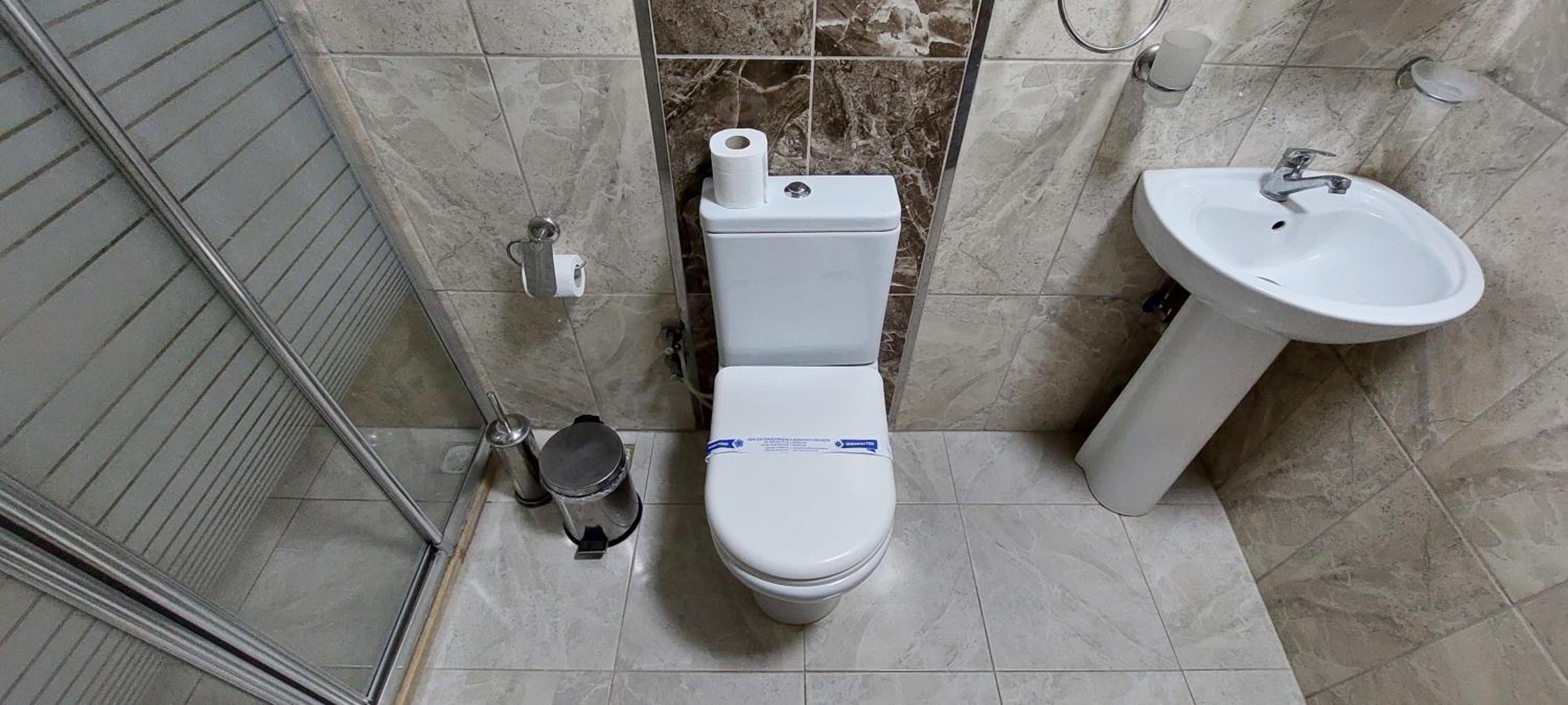 Deluxe Double Room (2 Adults + 1 Child) - Photo 4